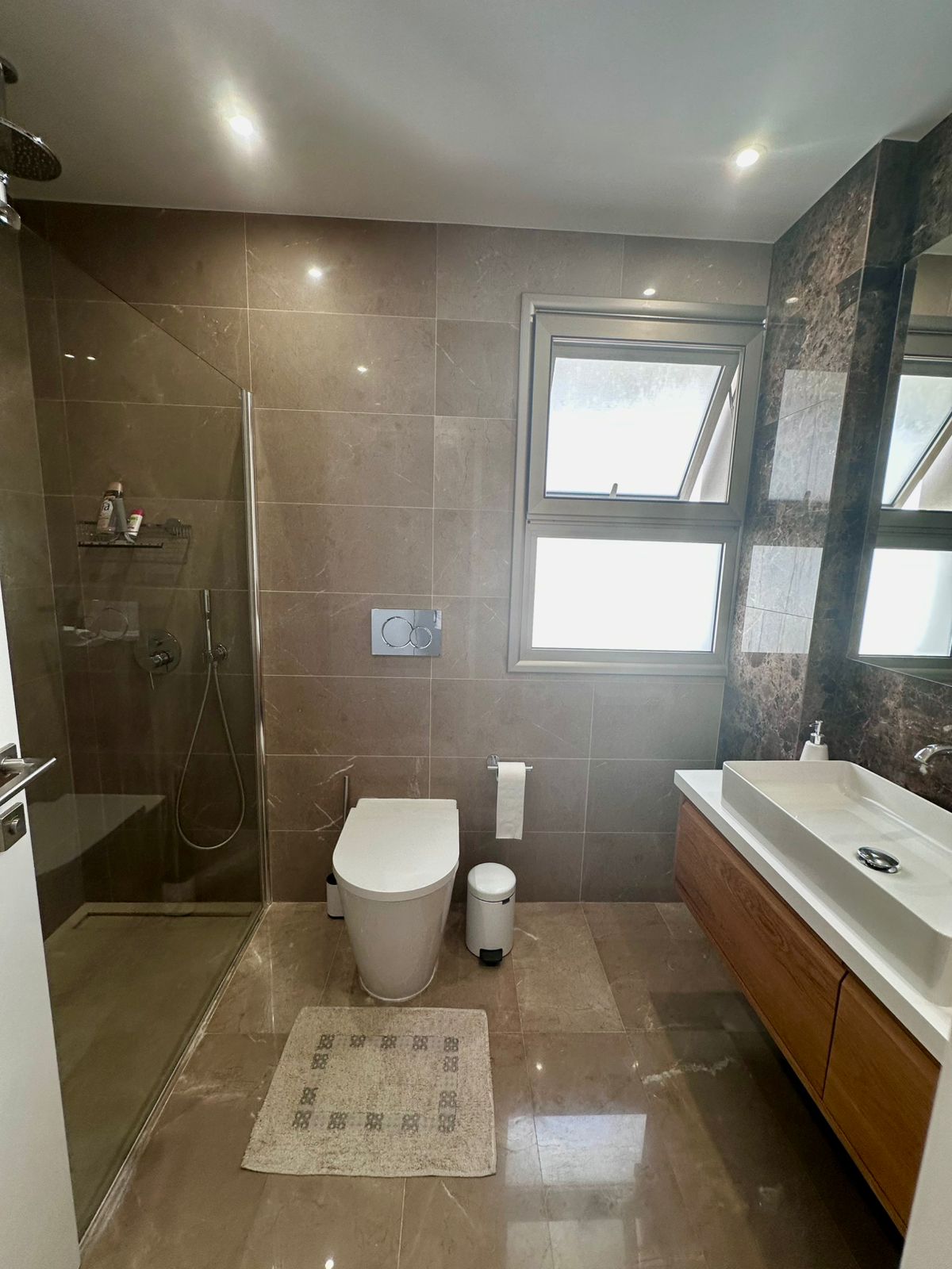 For sale, 3 Bedroom Apartment By Lighthouse Beach