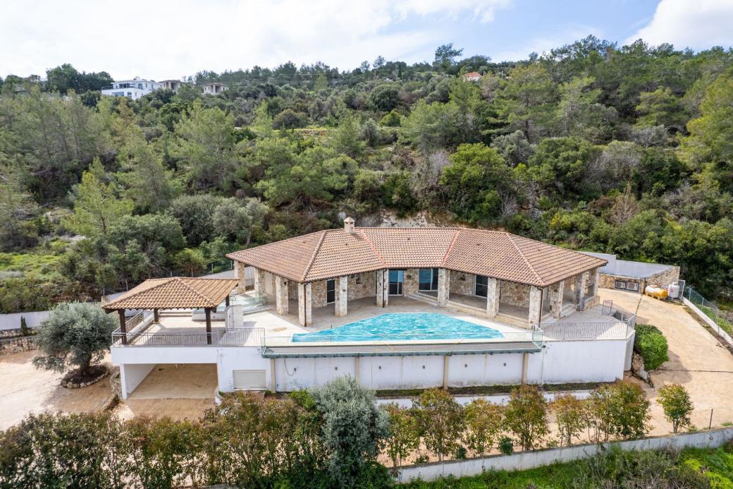 For sale, Neo Chorio Pafou, Bungalow 220 sqr.m.