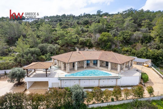 For sale, Neo Chorio Pafou, Bungalow 220 sqr.m.