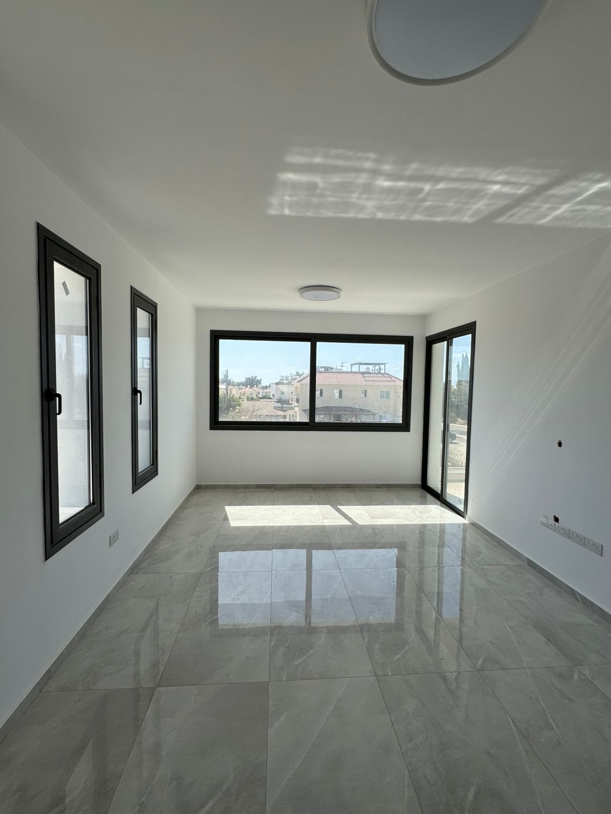 2 Bedroom Apartment Univeral