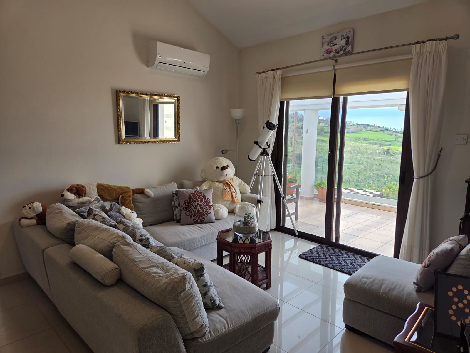 4 Bedroom Villa for Sale in Armou, Paphos