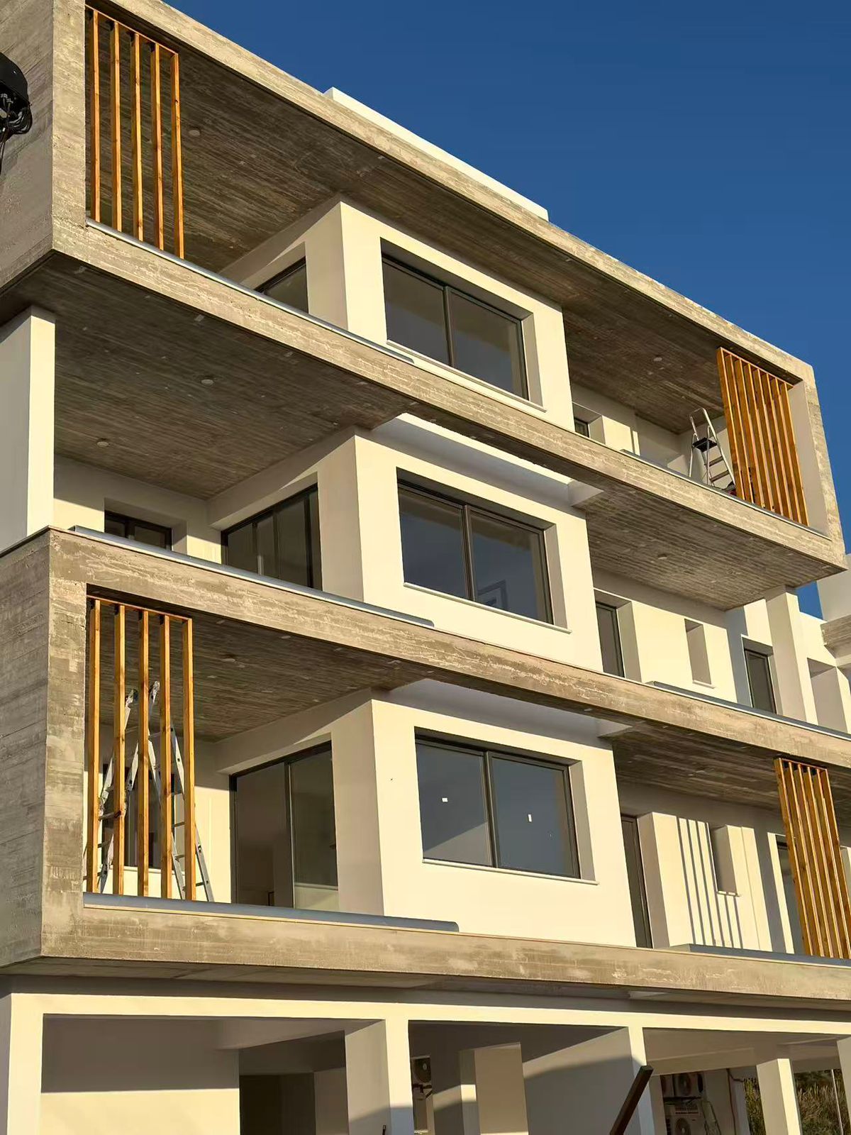 Residential Building For Sale In Universal