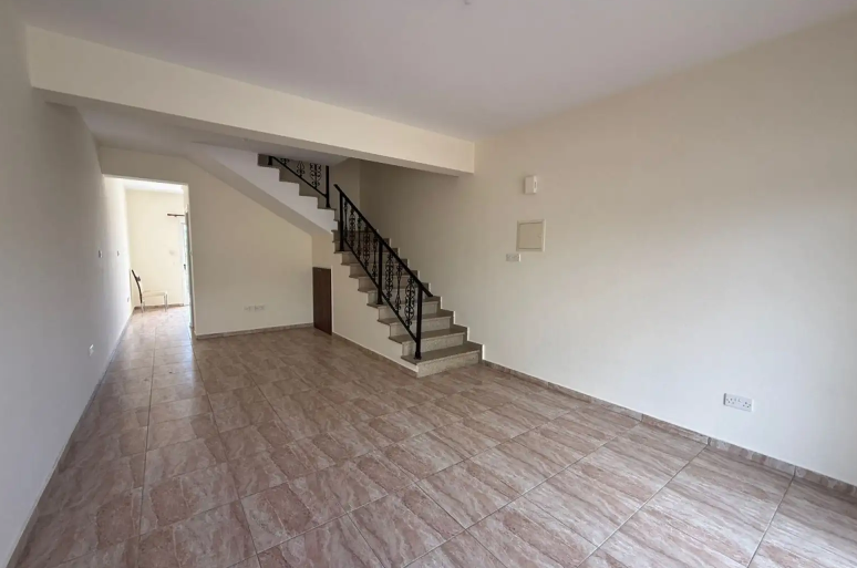 2- Bedroom Townhouse For Sale in Anavargos