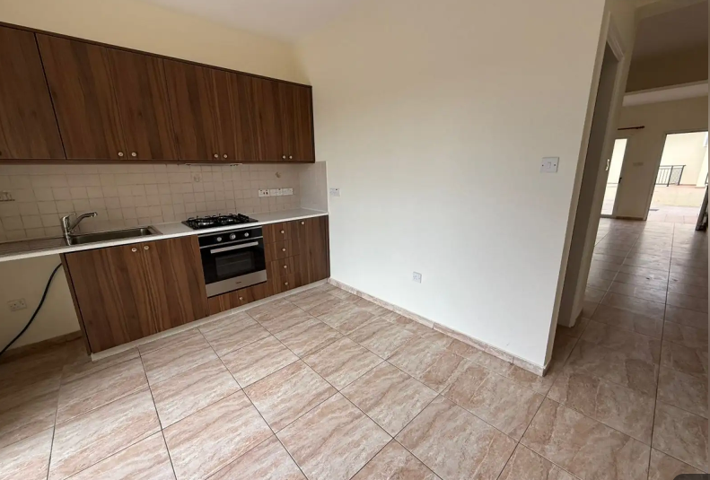 2- Bedroom Townhouse For Sale in Anavargos