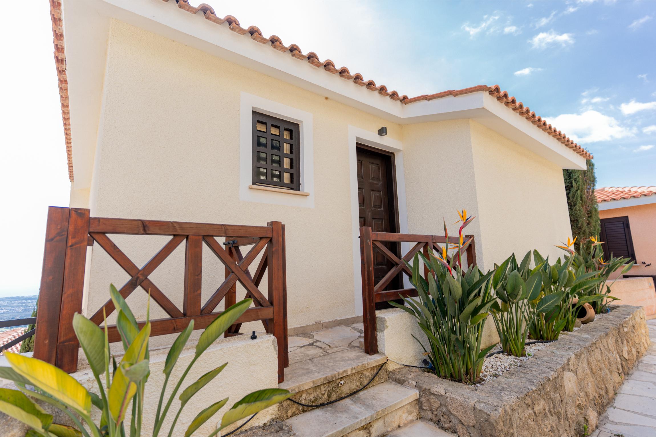 3 Bedroom Semi-Detached House For Sale in Tsada