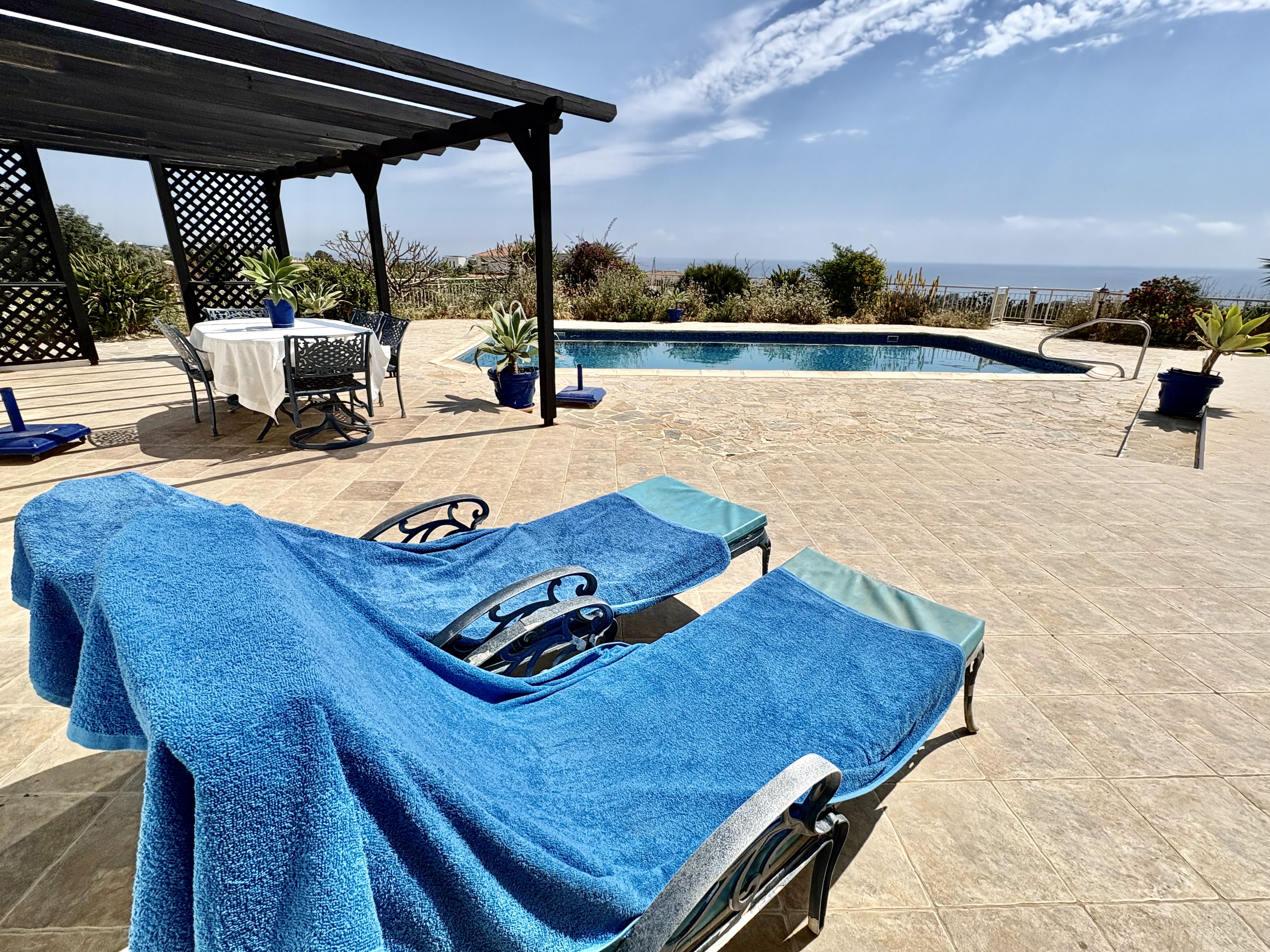 4 Bedroom Bungalow For Sale in Sea Caves, Peyia