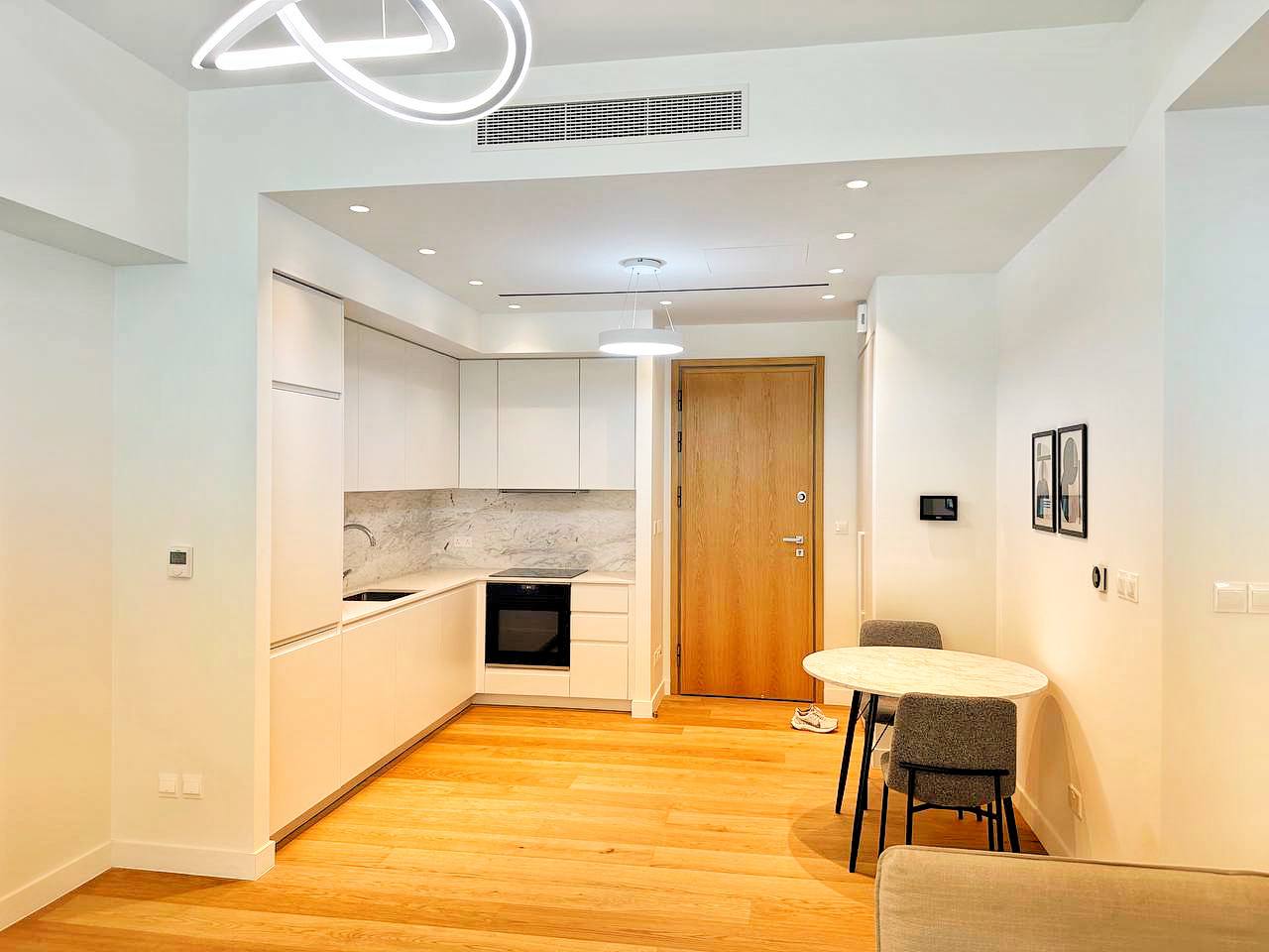 Luxury 1-bedroom apartment in Eden Roc