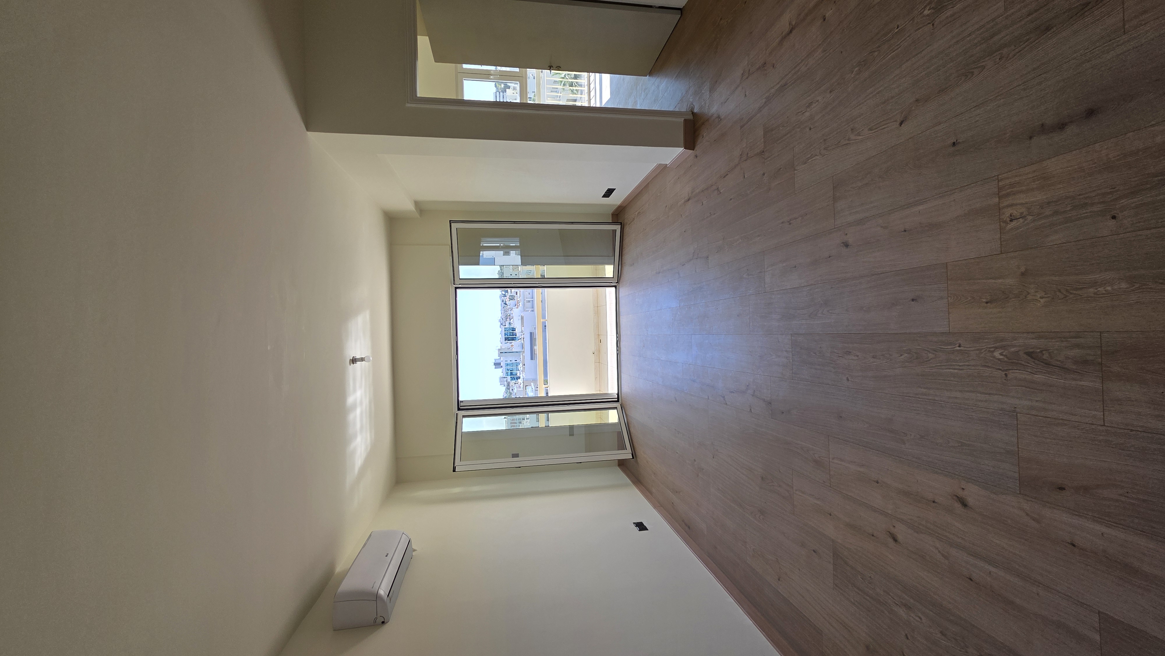 Luxuriously Renovated 3-Bedroom Penthouse in Prime Central Location, Agioi Omologites