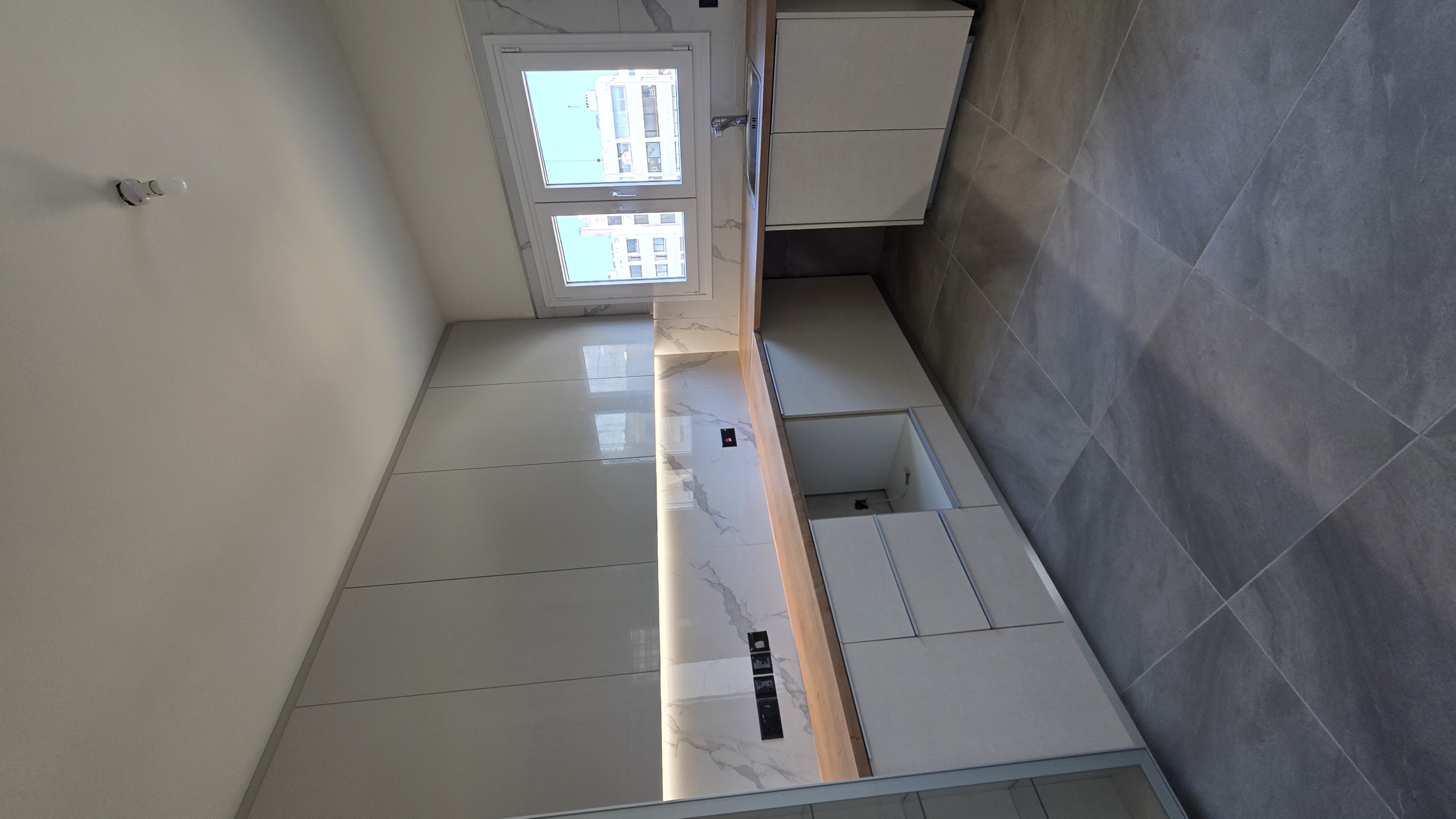 Luxuriously Renovated 3-Bedroom Penthouse in Prime Central Location, Agioi Omologites