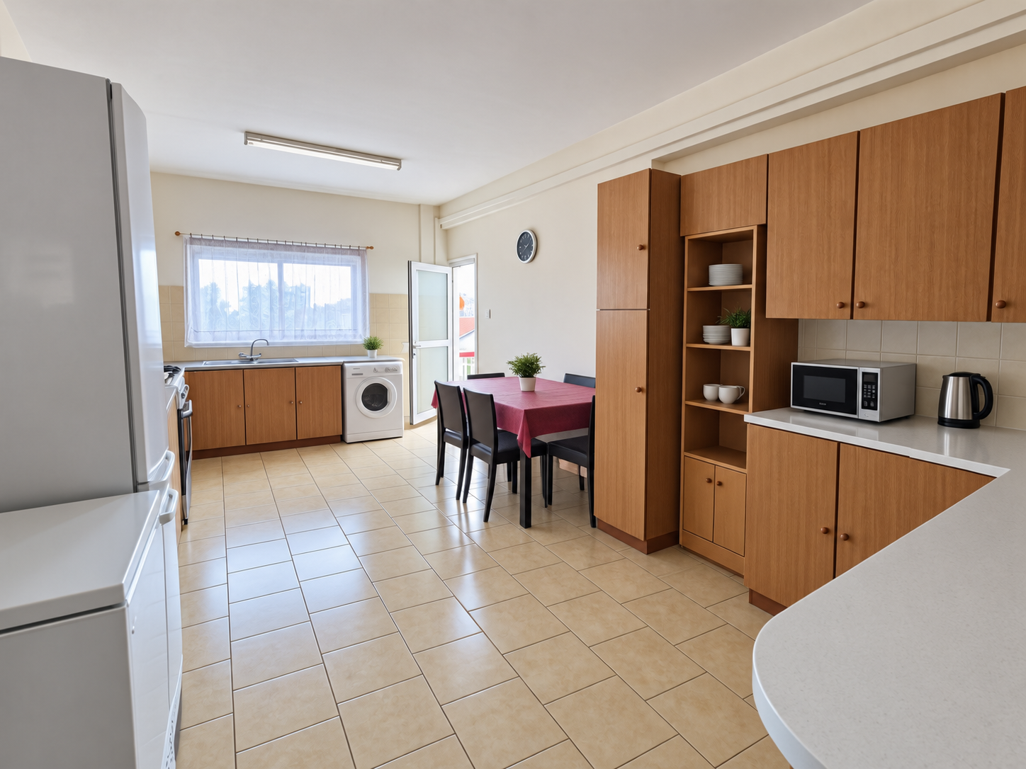 Spacious 3 Bedroom Apartment Mesa Geitonia for Sale
