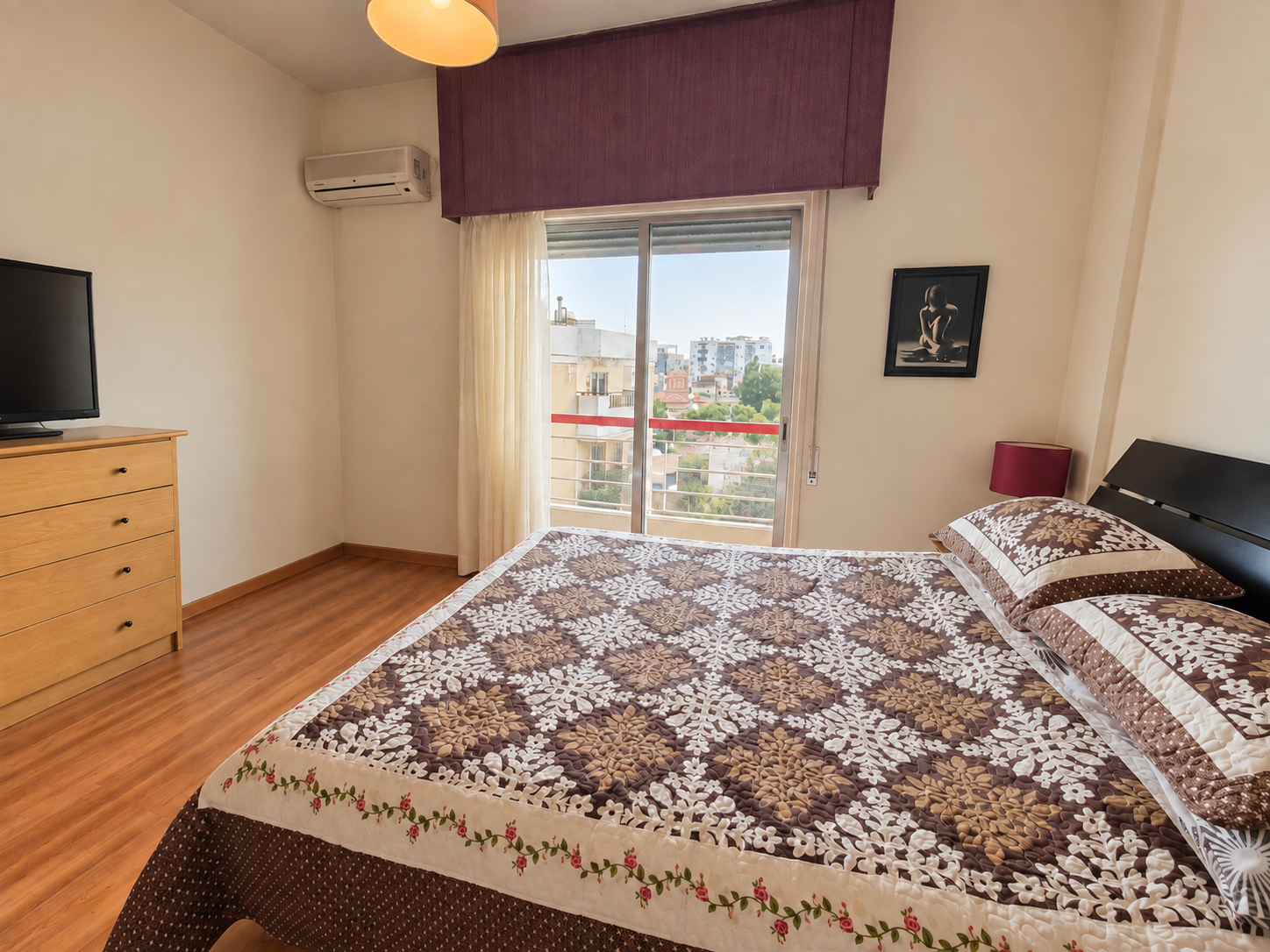Spacious 3 Bedroom Apartment Mesa Geitonia for Sale