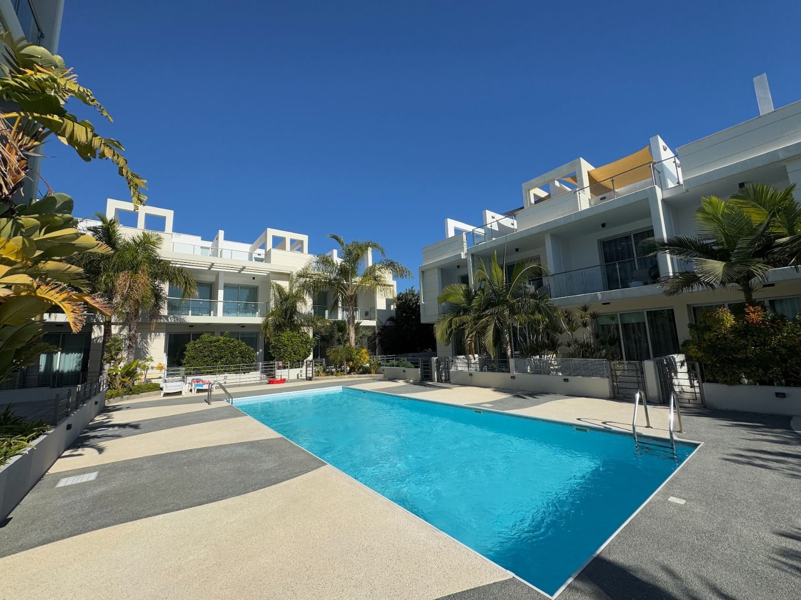2 bedroom maisonette for sale