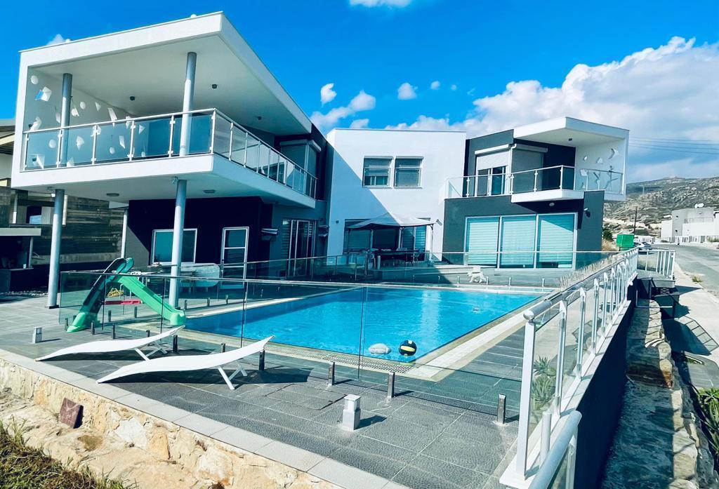 Panoramic luxury 5-bedroom villa for sale