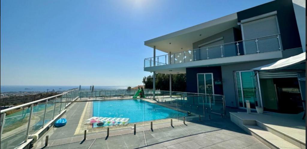 Panoramic luxury 5-bedroom villa for sale