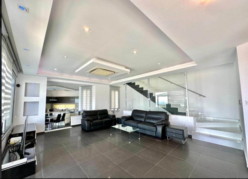 Panoramic luxury 5-bedroom villa for sale