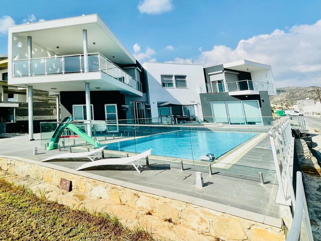 Panoramic luxury 5-bedroom villa for sale