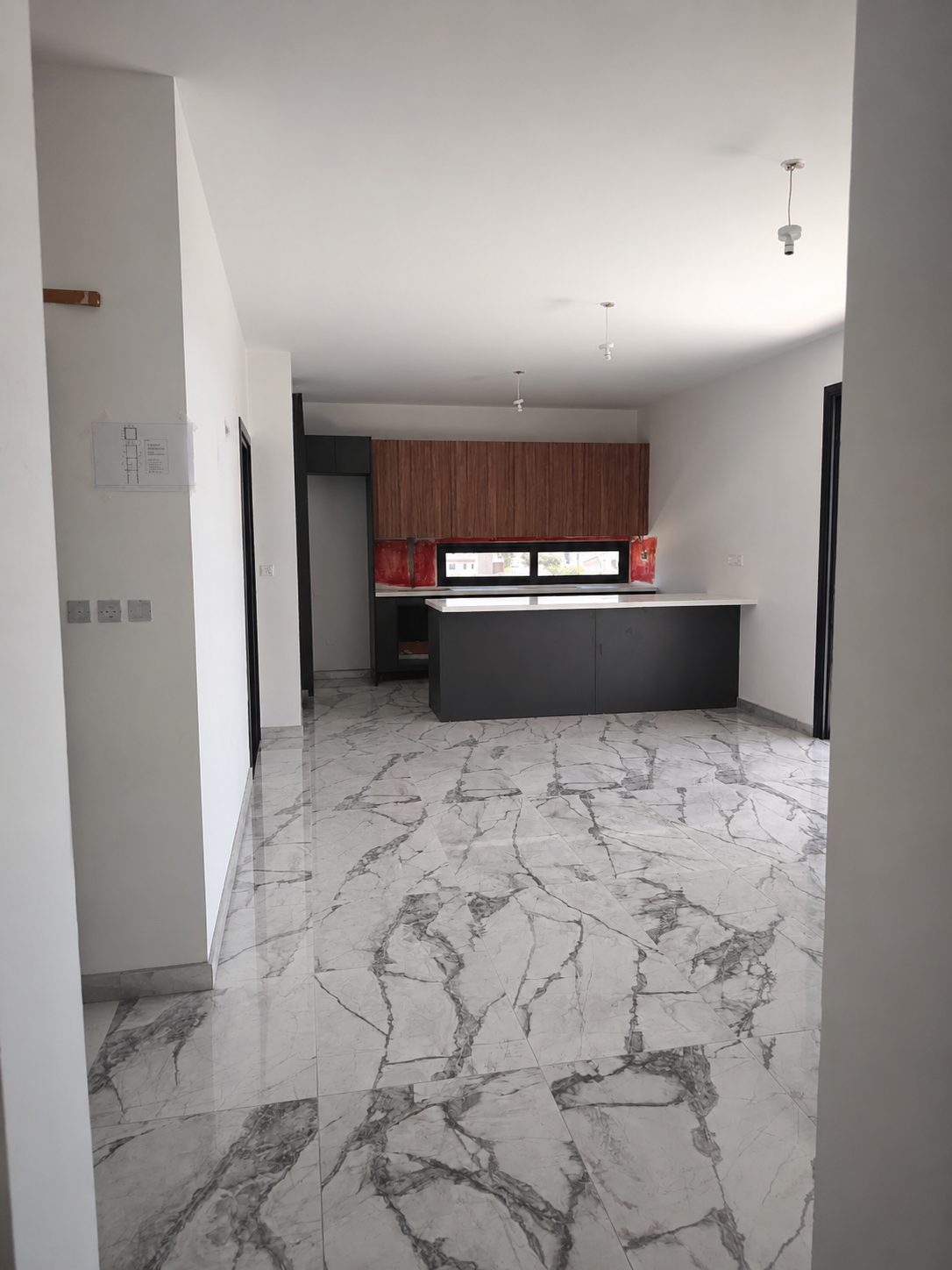 Modern 2-Bedroom Apartment with Roof Garden in Livadia