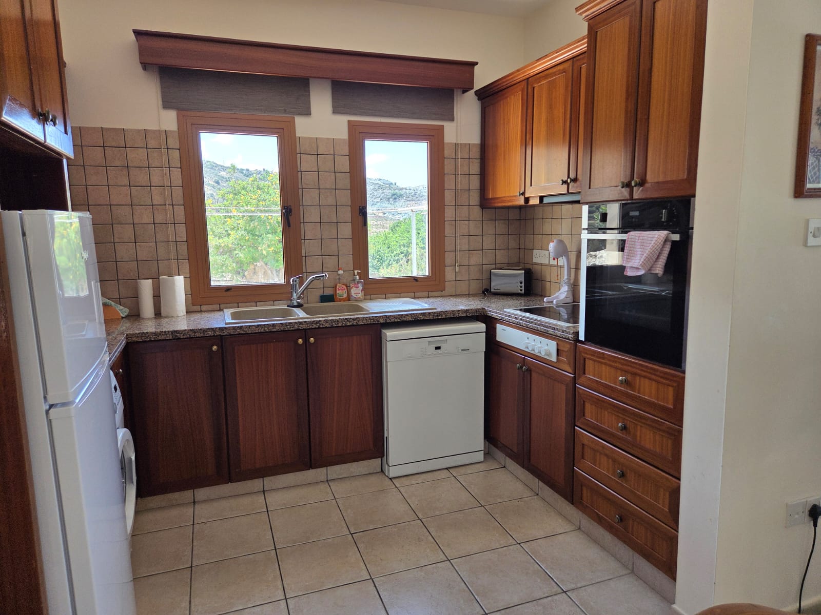 3 Bedroom House for Sale in Peyia, Paphos