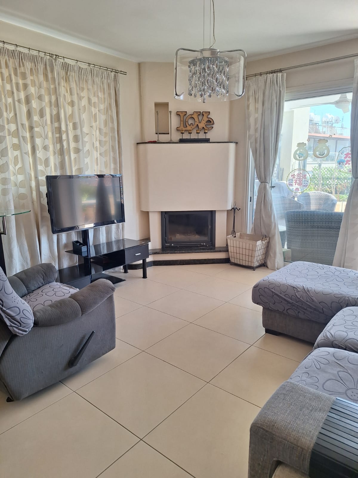 APARTMENT 4 BED STROVOLOS