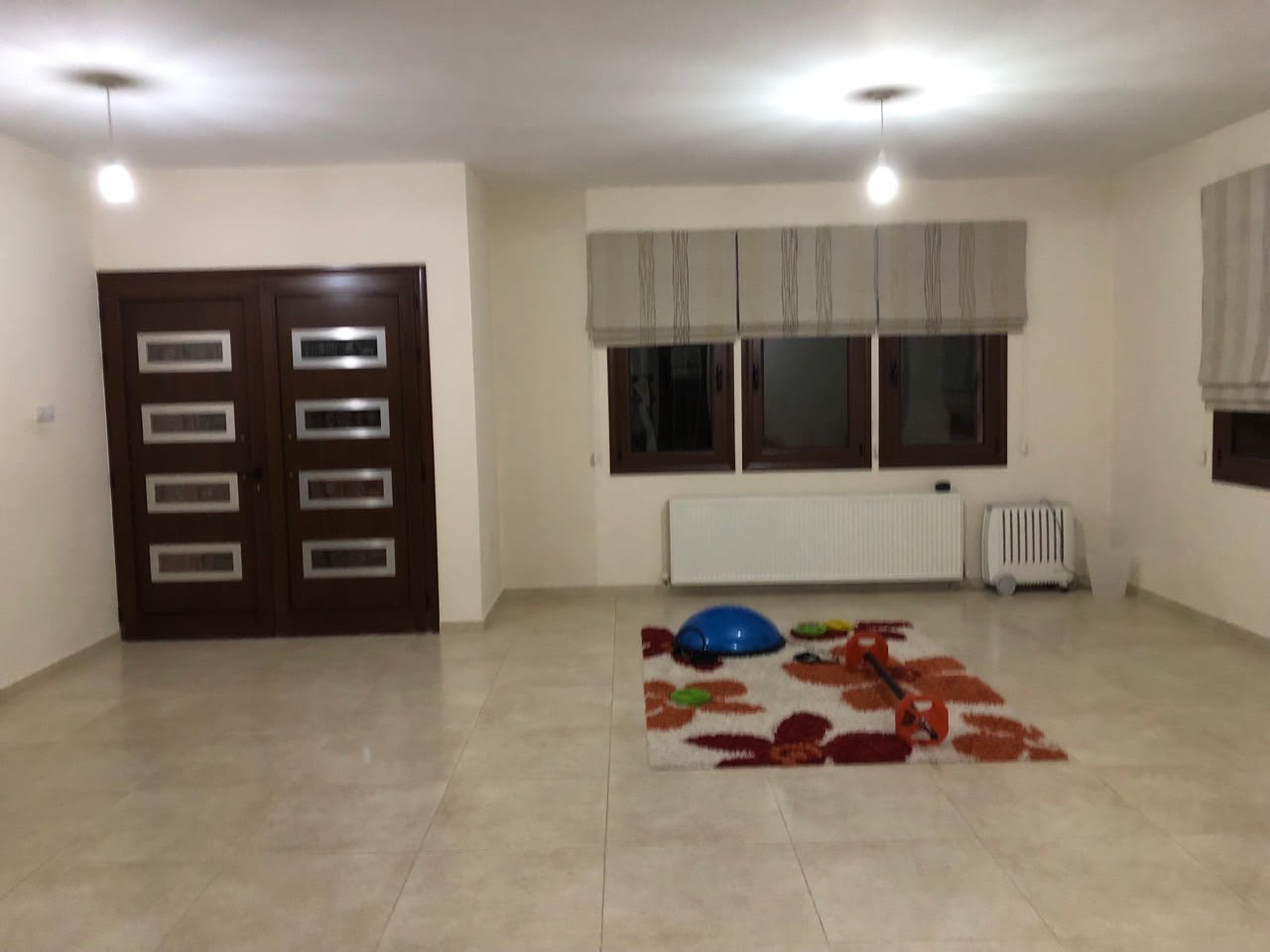 Spacious 4-Bedroom in Livadia