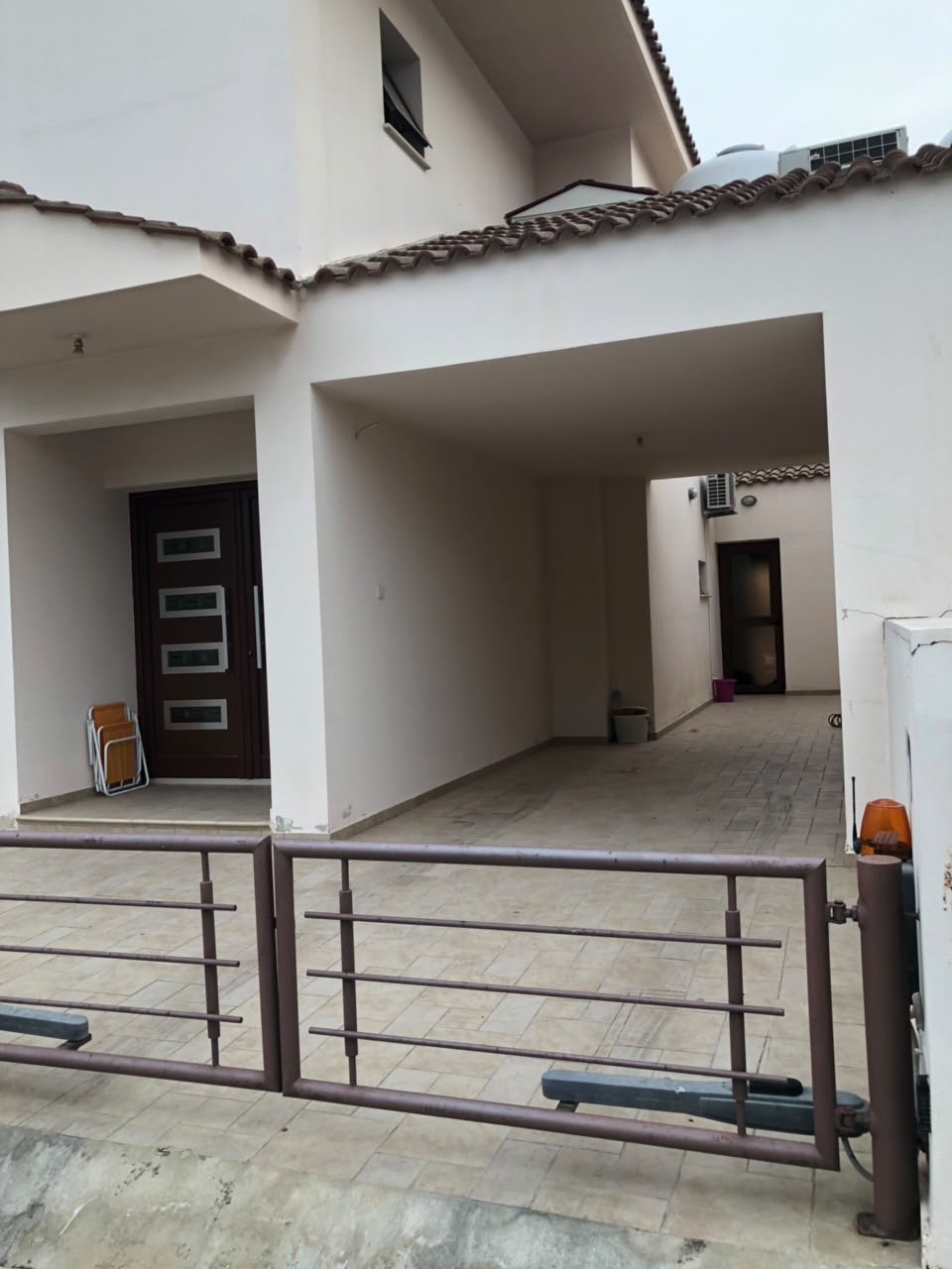 Spacious 4-Bedroom in Livadia
