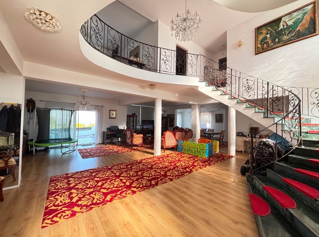6 Bedroom Villa for Sale in Tsada