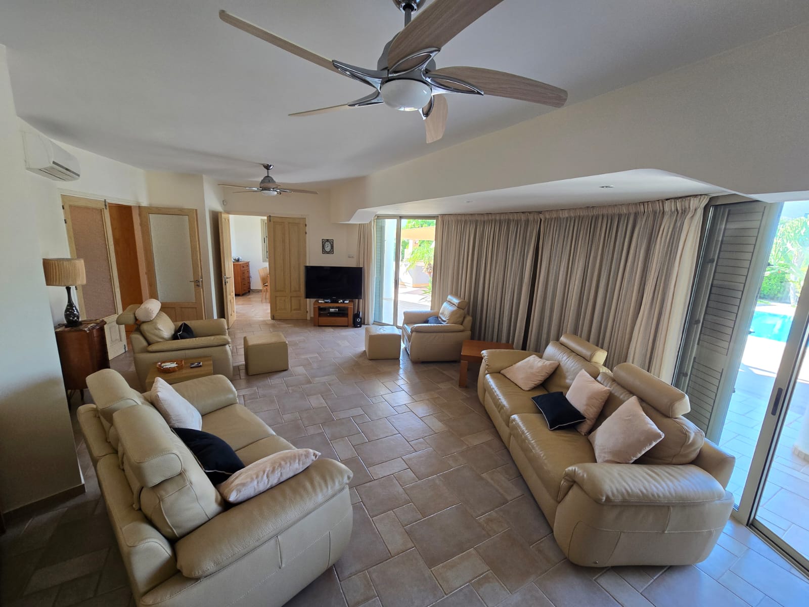 4 Bedroom Detached Villa For Sale in Sea Caves, Peyia