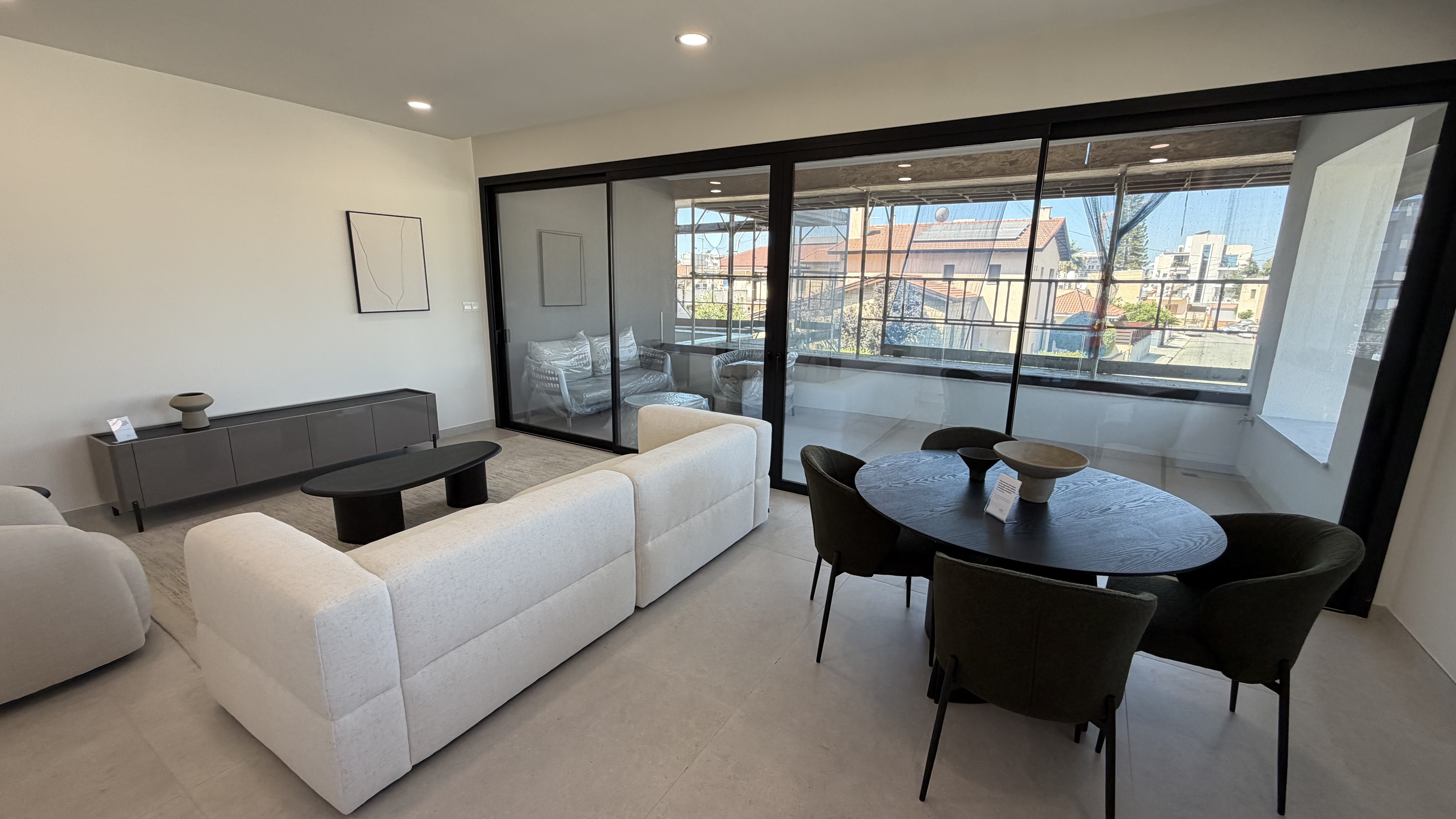 2 Bedroom | Pool | Gym | Resort Style