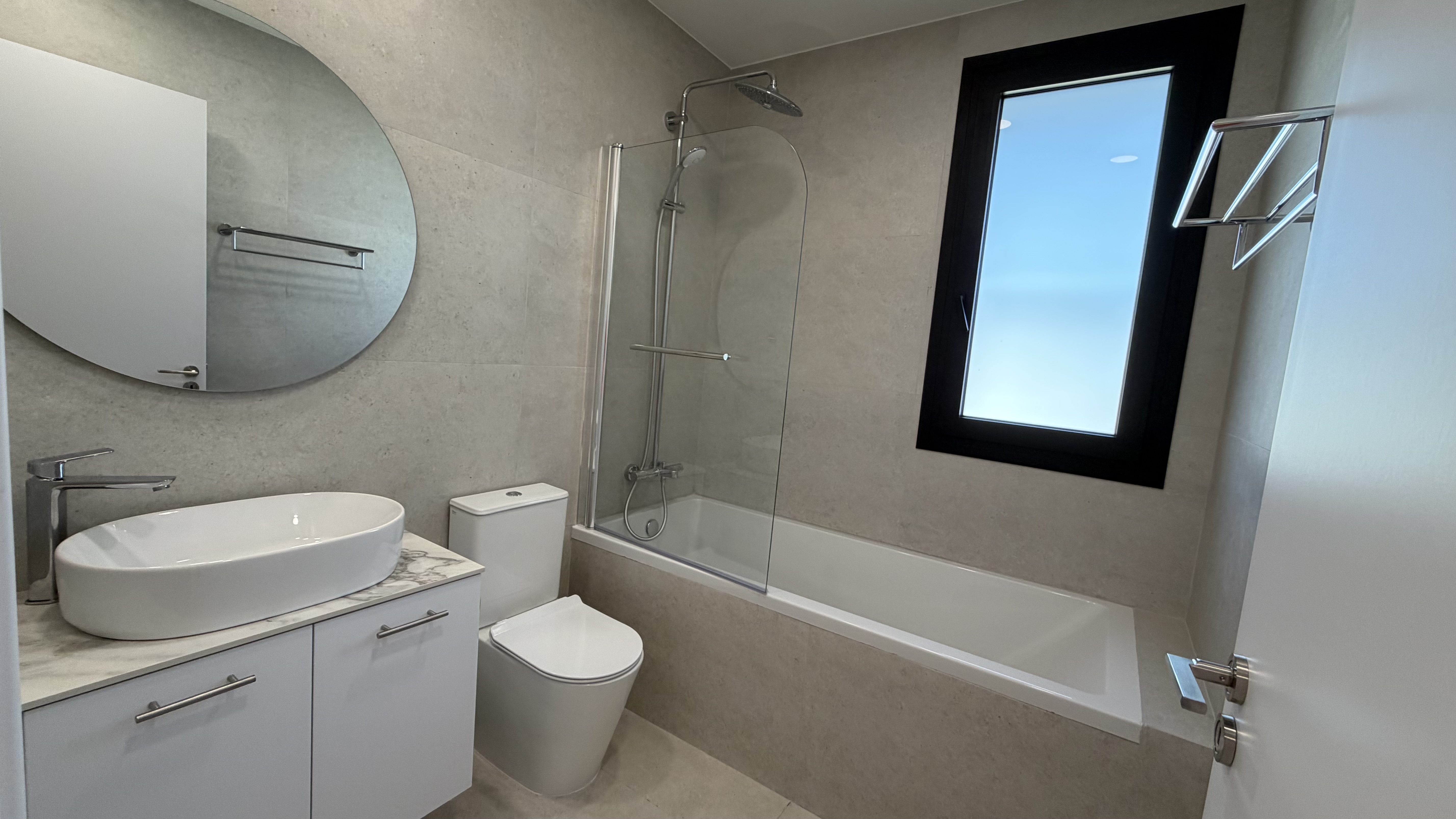 2 Bedroom | Pool | Gym | Resort Style
