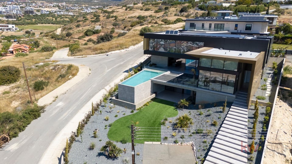 Luxury 6-Bedroom Villa with Panoramic Sea Views in Paniotis