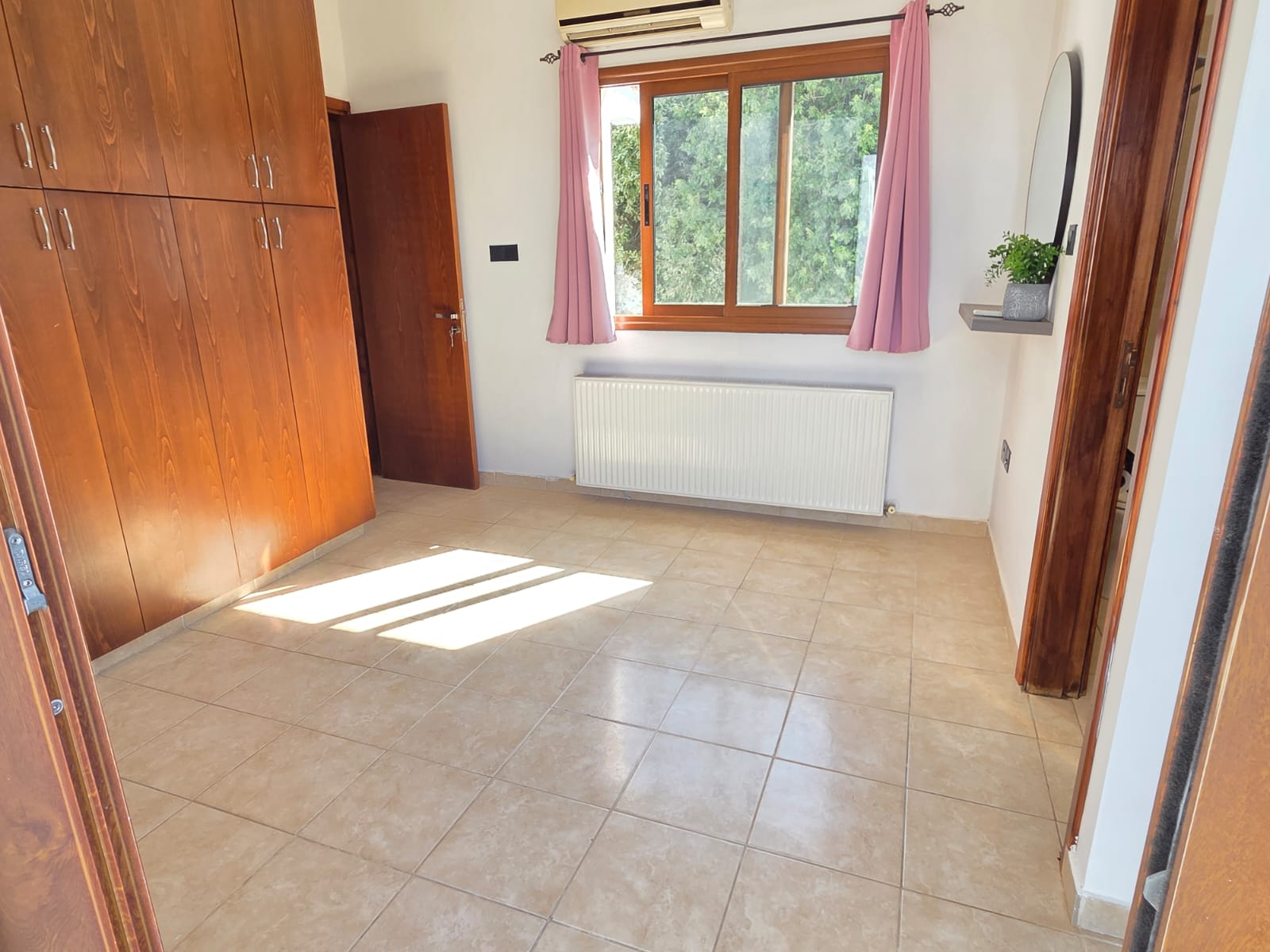 4 Bedroom Detached House for sale in Tsada
