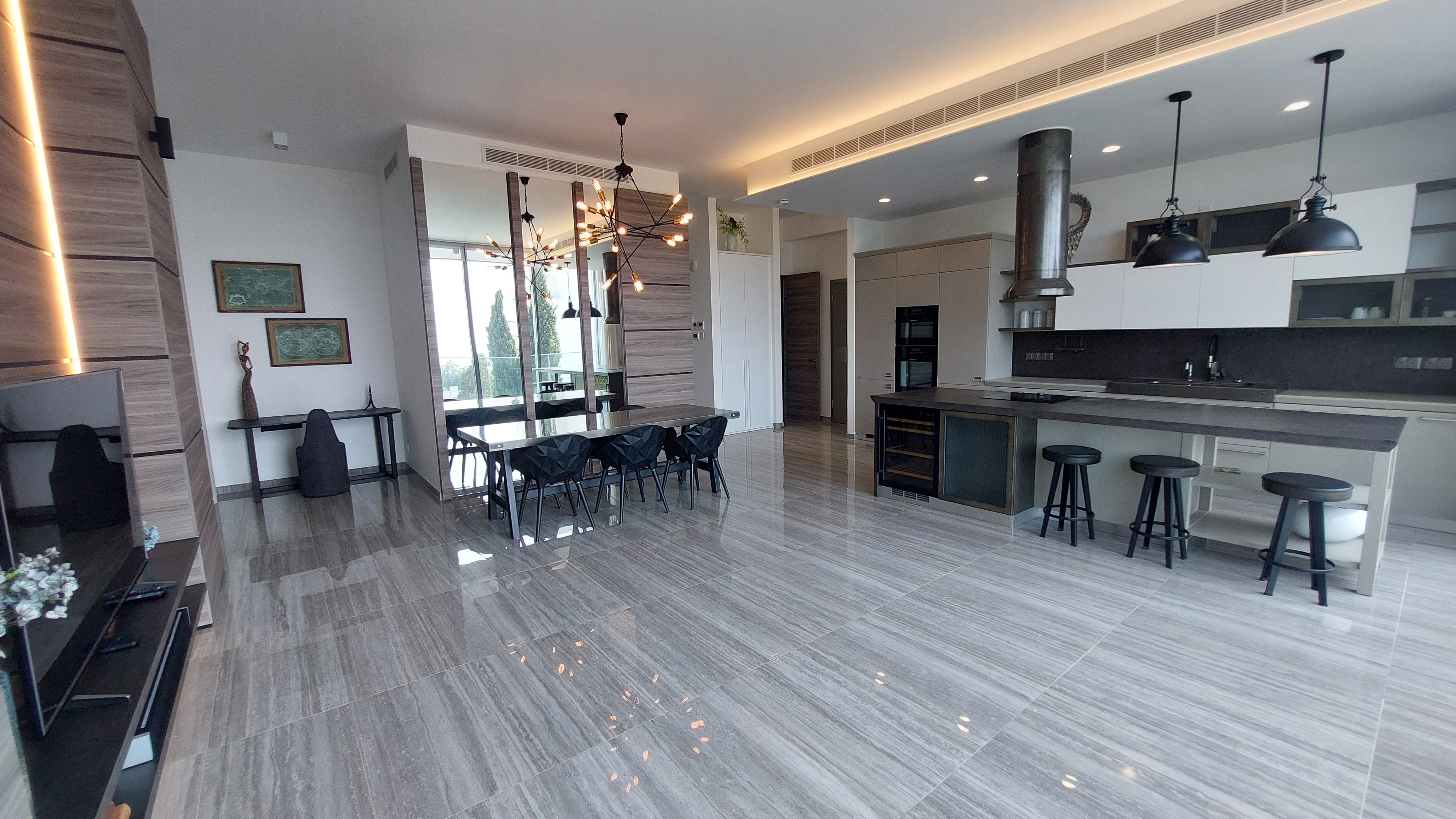 Luxury 3-Bedroom Apartment in Agios Tychonas