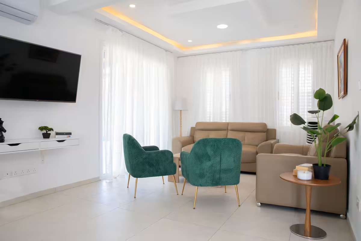 5 Bedroom Villa for Sale in Coral Bay, Peyia