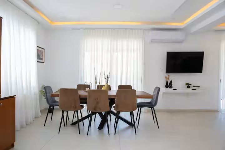 5 Bedroom Villa for Sale in Coral Bay, Peyia
