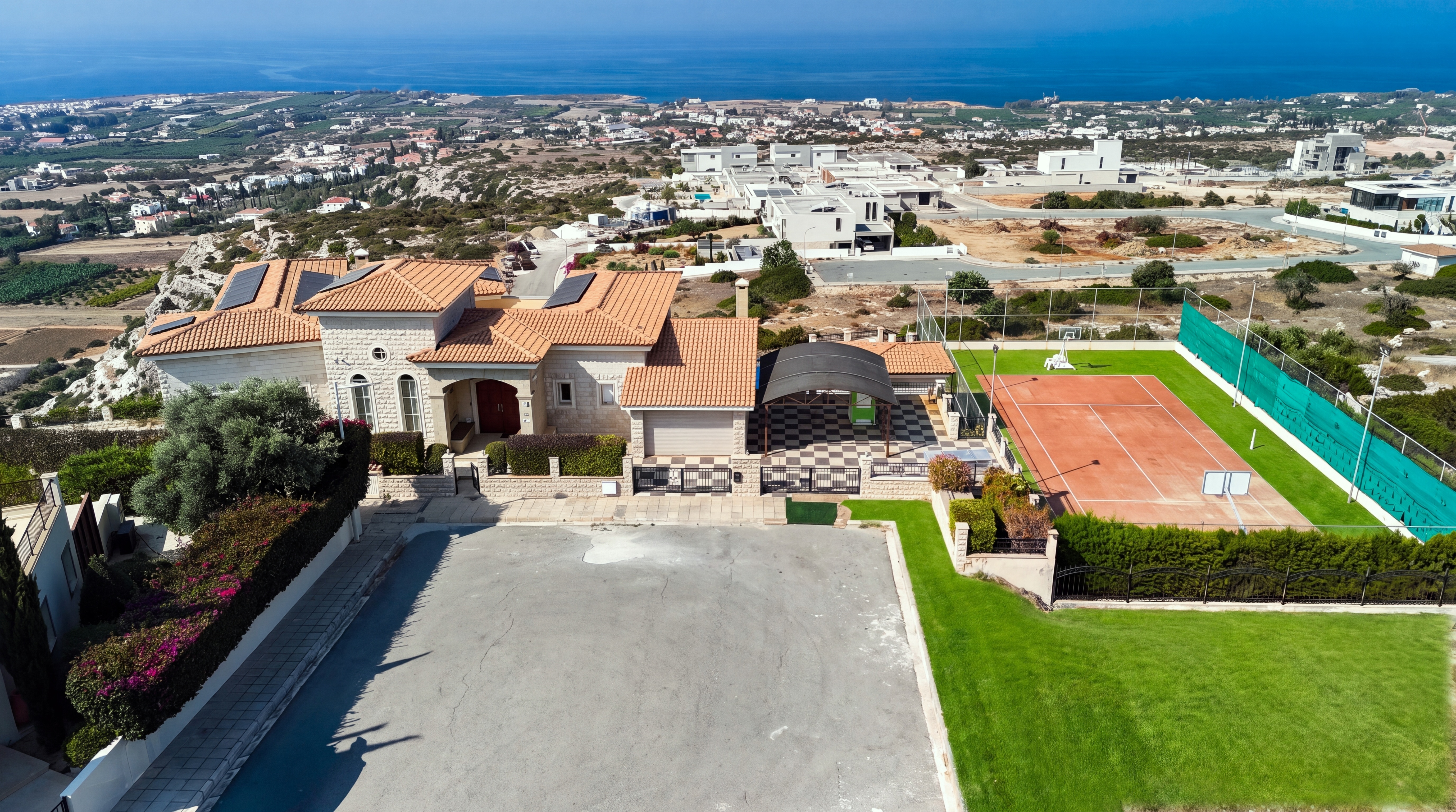 5 Bedroom Luxury Villa with Unobstructed Sea Views in Peyia,