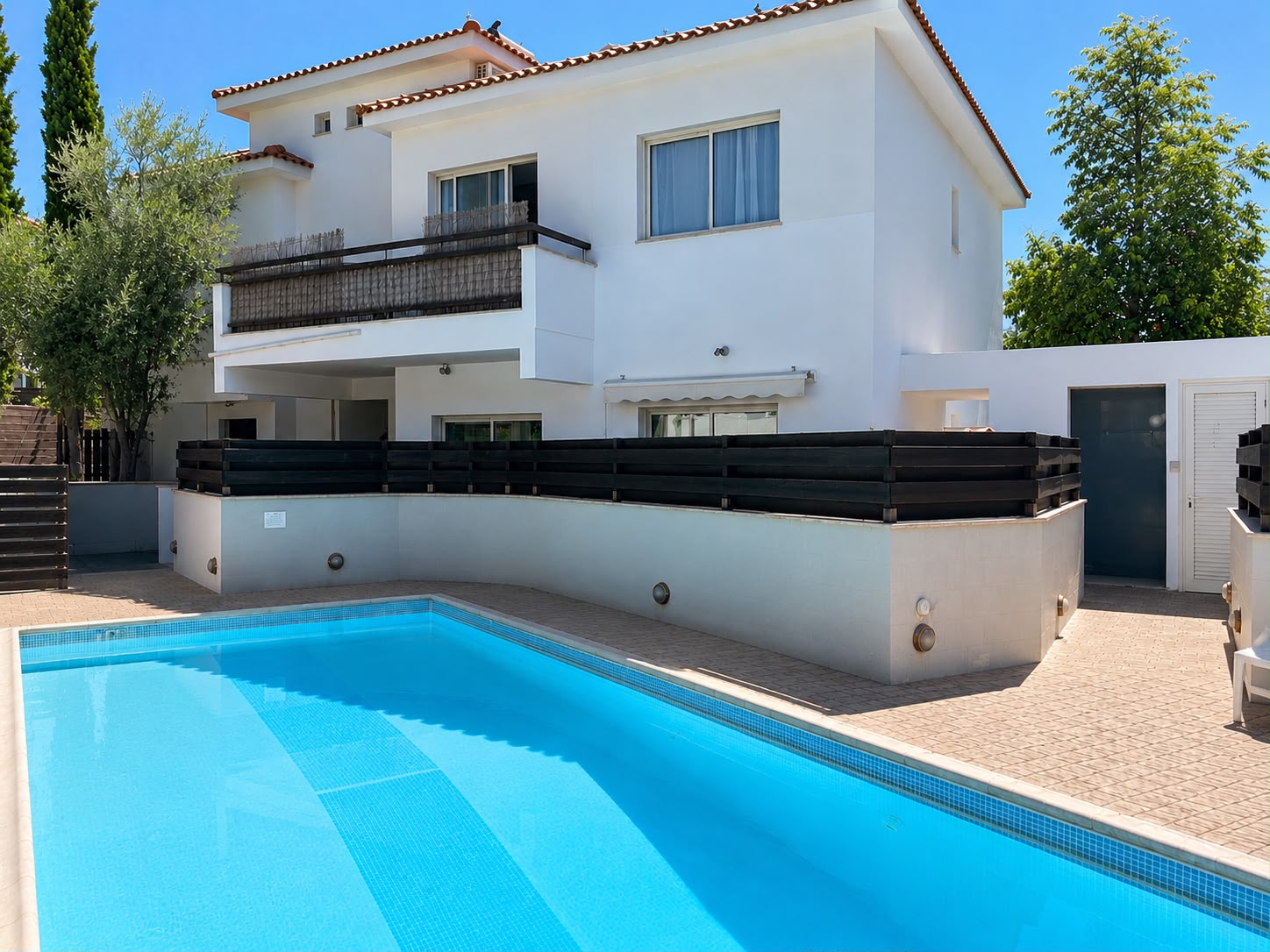 2 Bed Apartment in Complex with pool