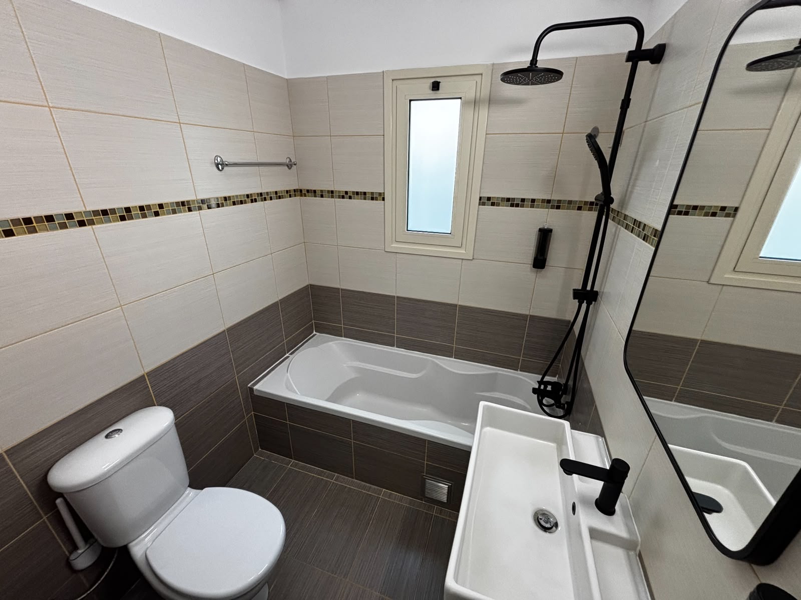 2 Bed Apartment in Complex with pool