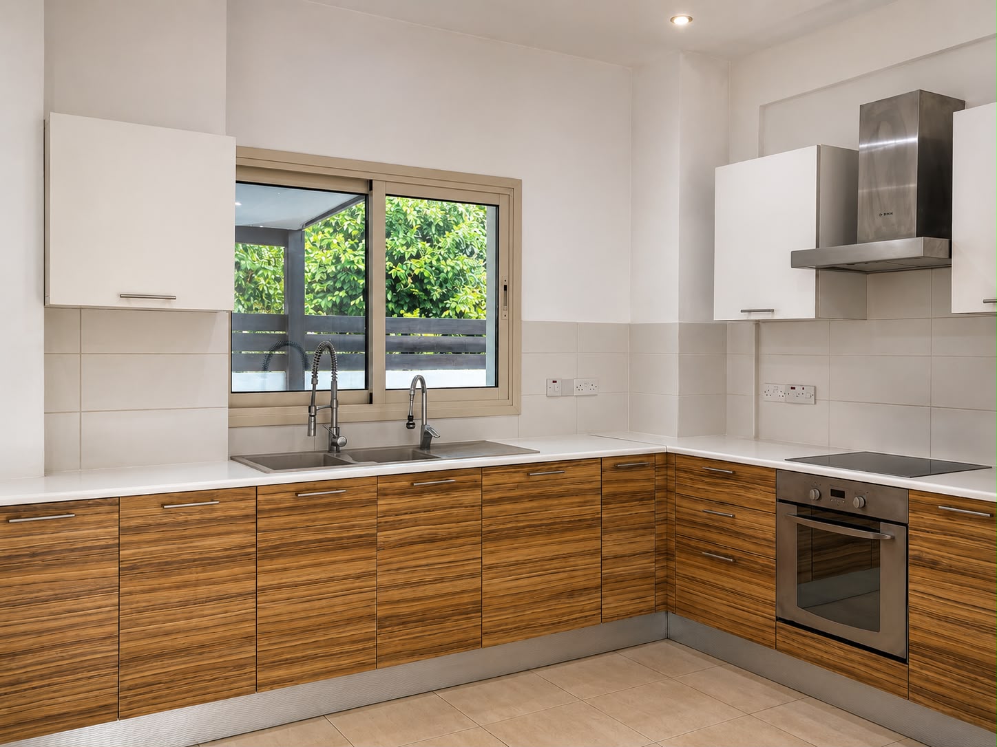 2 Bed Apartment in Complex with pool