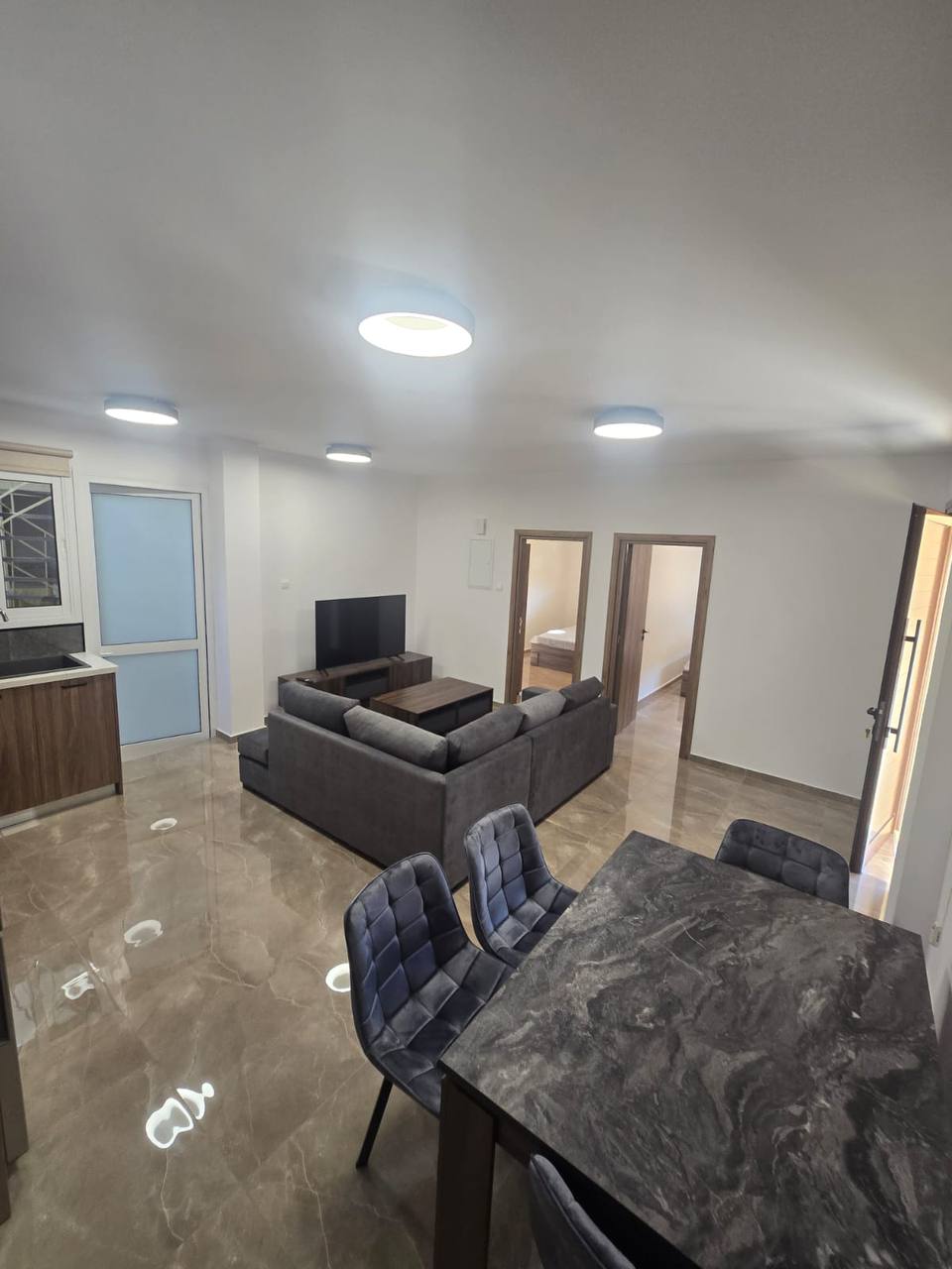 Modern 2-Bedroom Ground-Floor Home with Large Private Outdoor Area