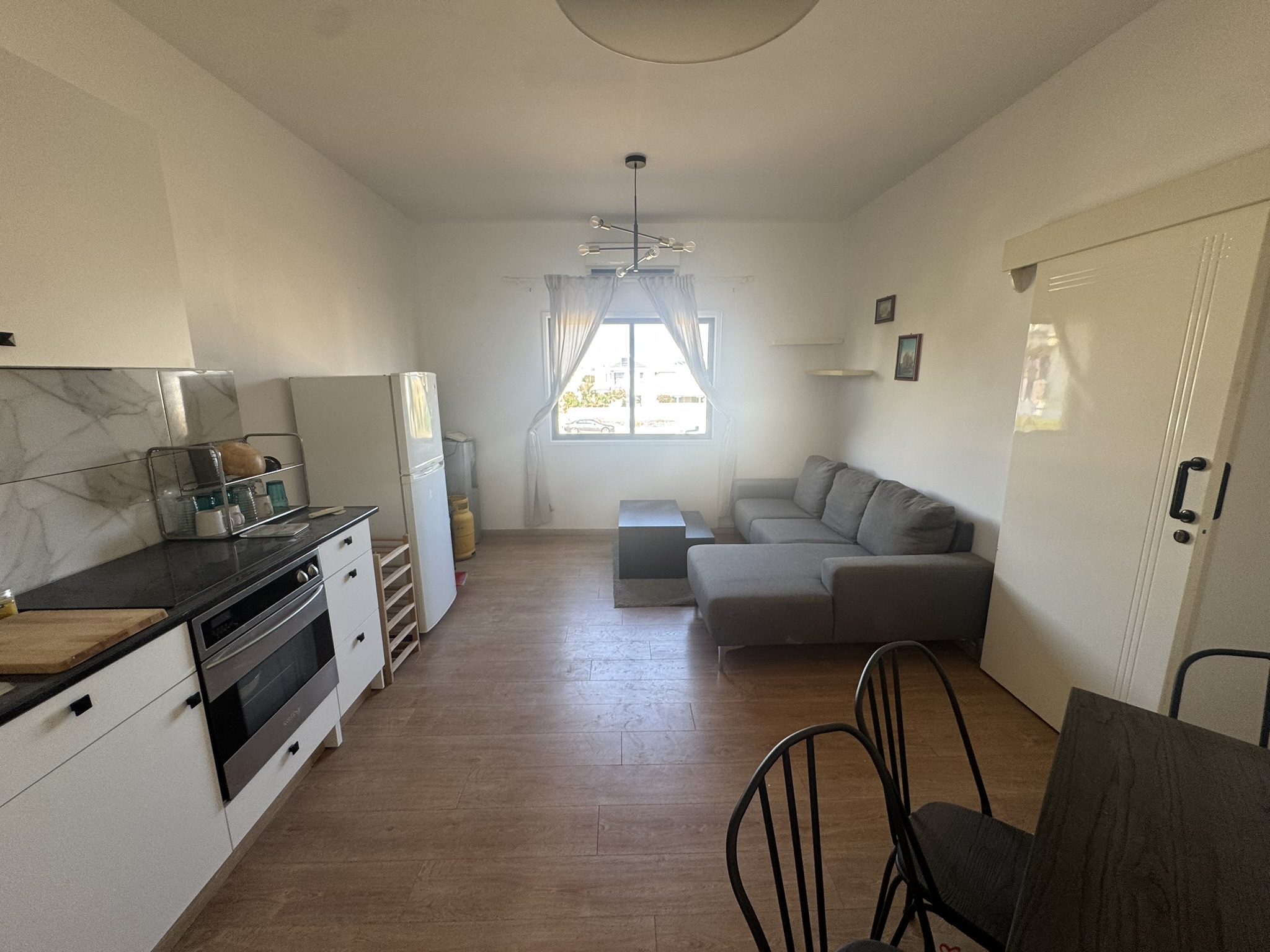 2 BEDROOM FLAT WITH PARTIAL SEA VIEW