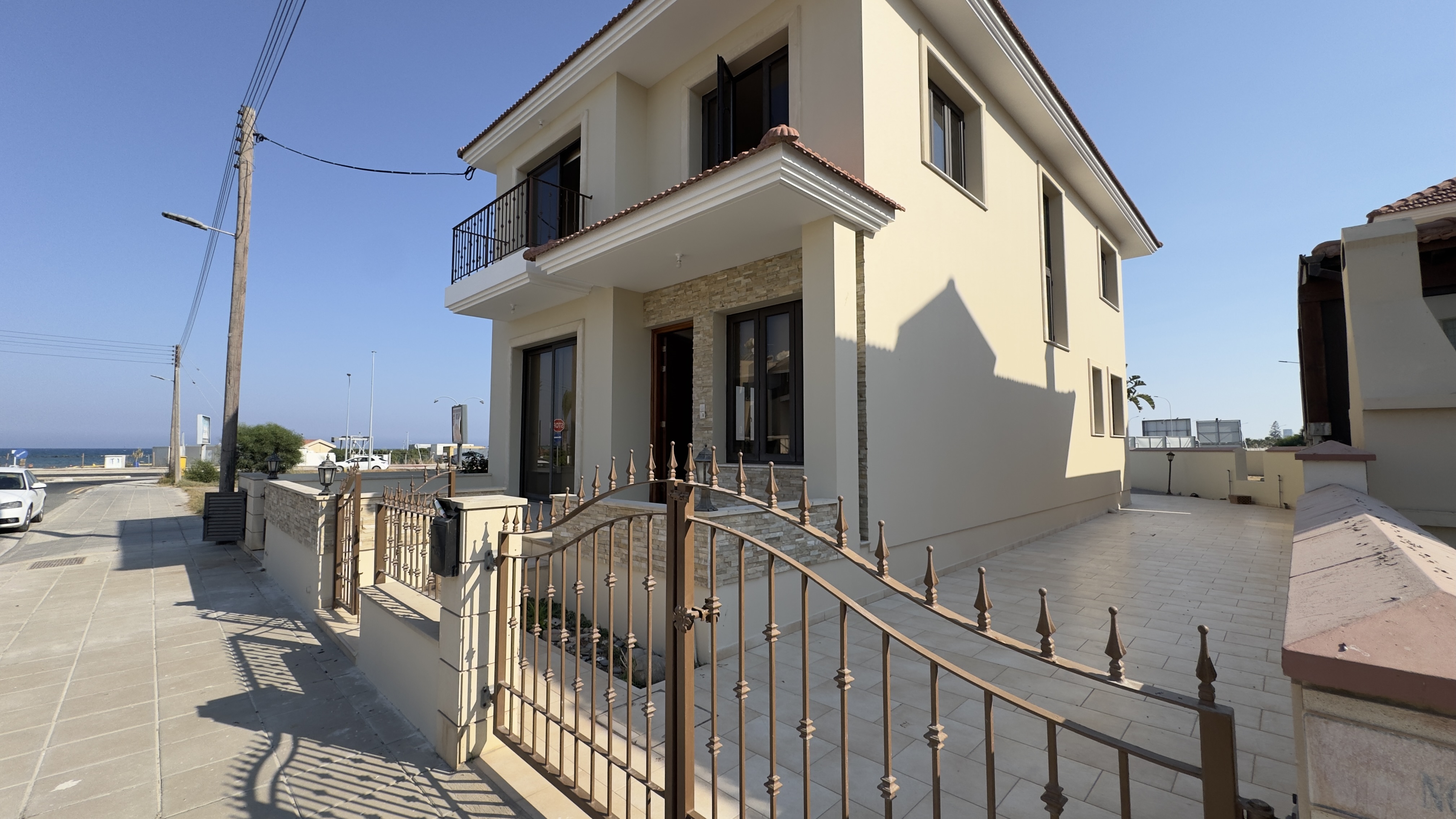 4 Bedroom house with pool 