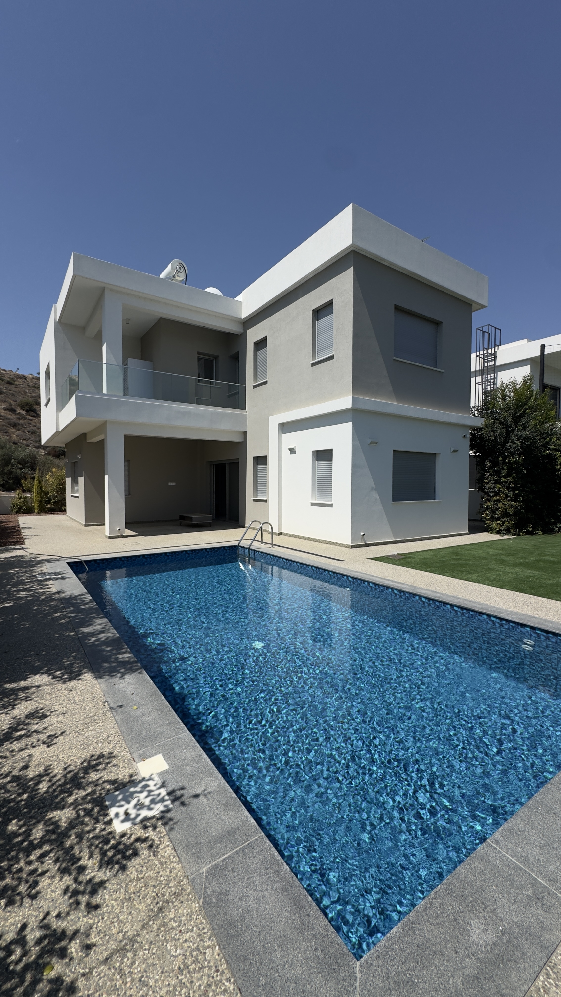  4-Bedroom Villa - For Rent 