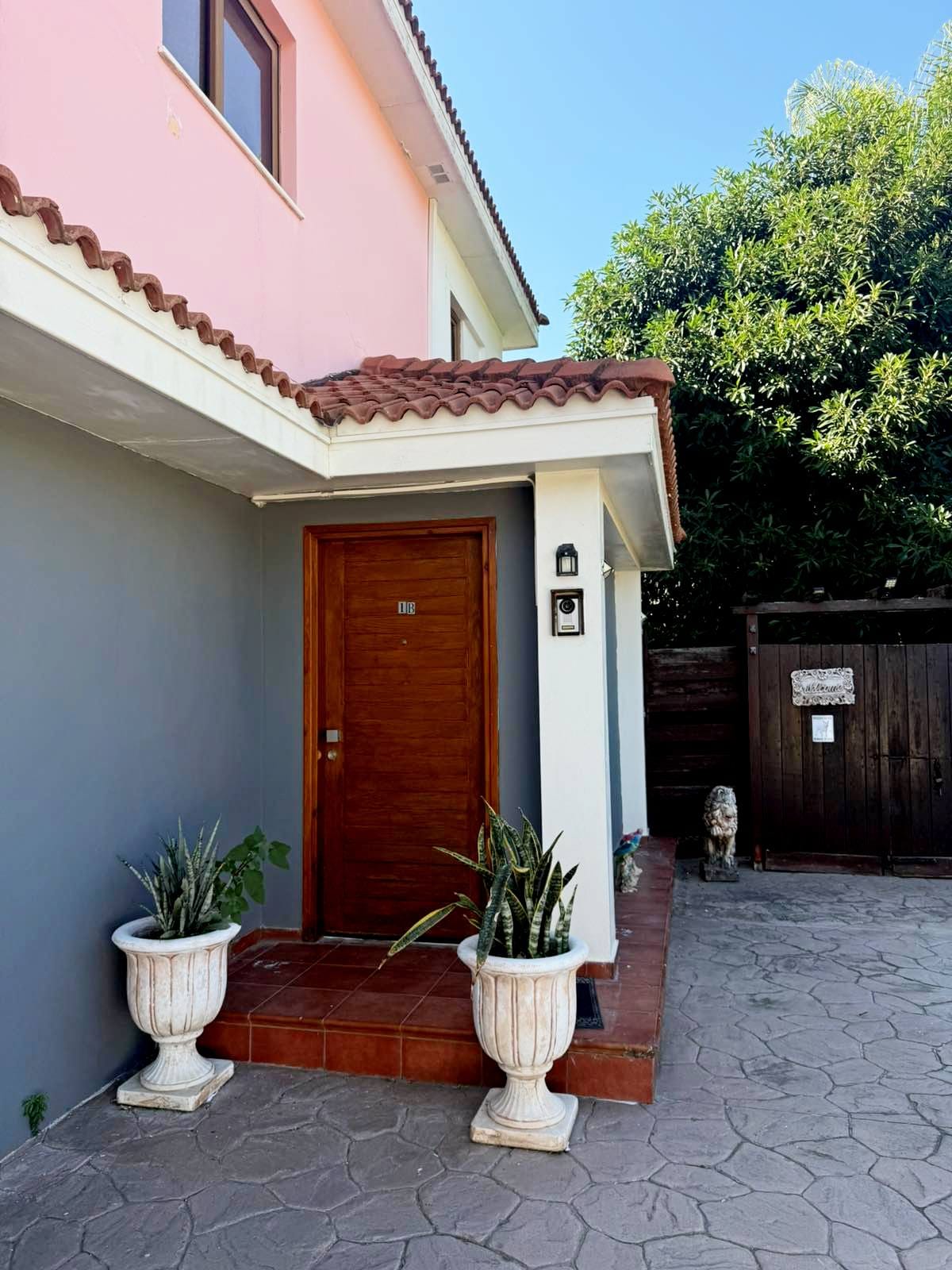 HOUSE FOR SALE IN ALAMPRA