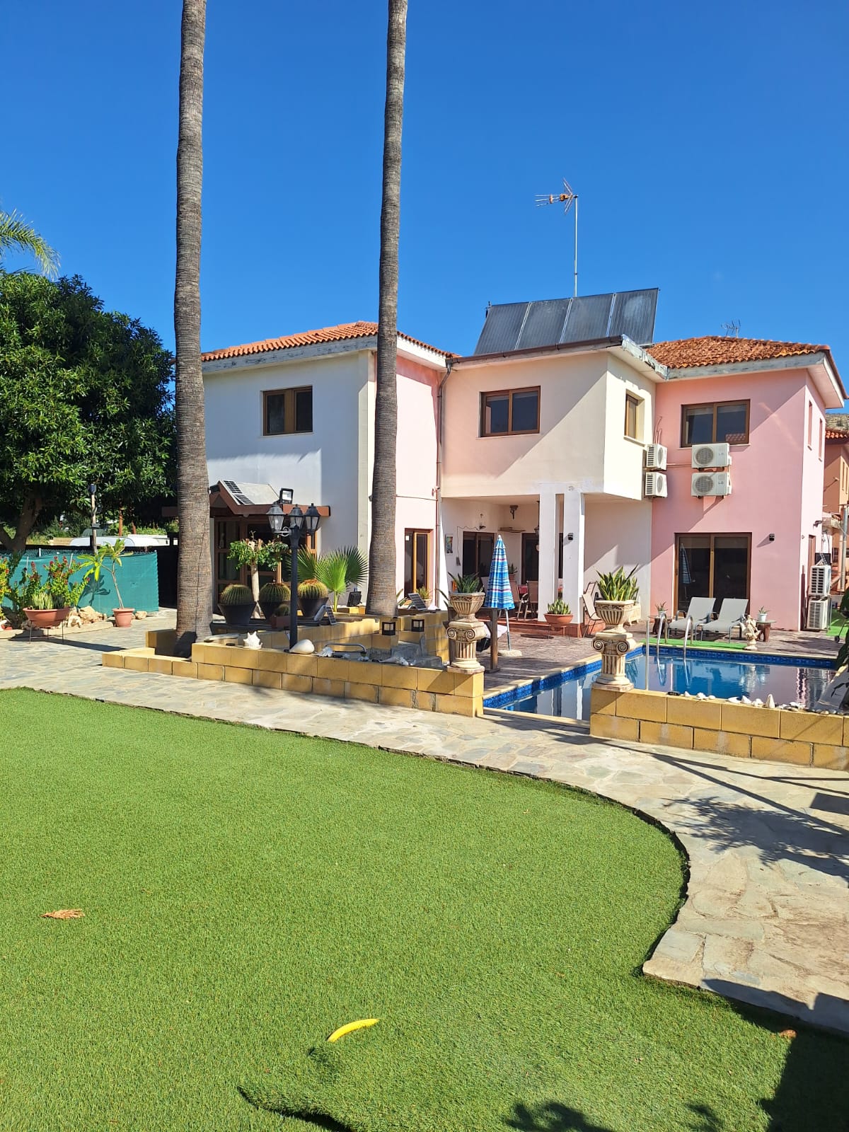 HOUSE FOR SALE IN ALAMPRA