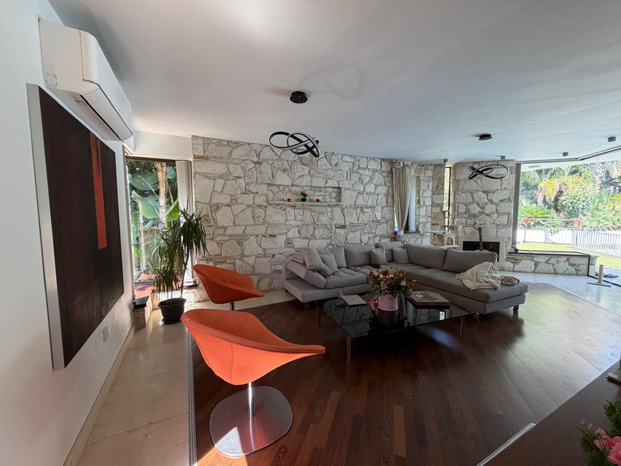 Five Bedroom Villa in Aradippou