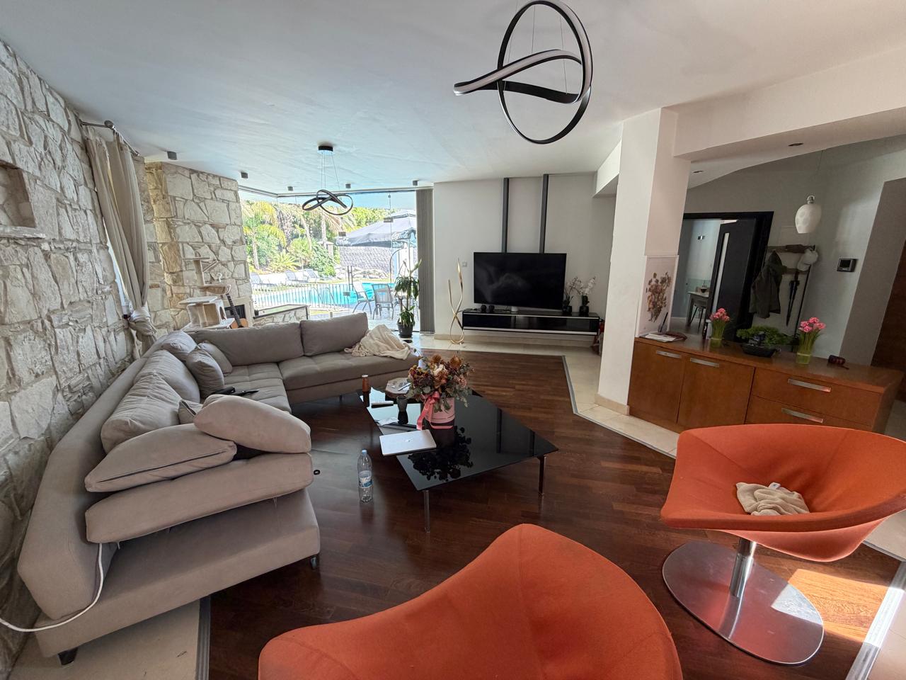 Five Bedroom Villa in Aradippou