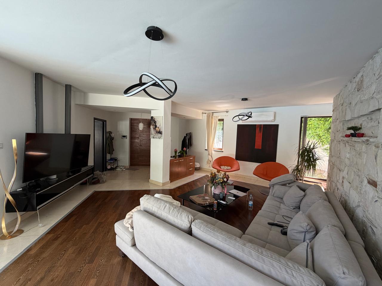Five Bedroom Villa in Aradippou