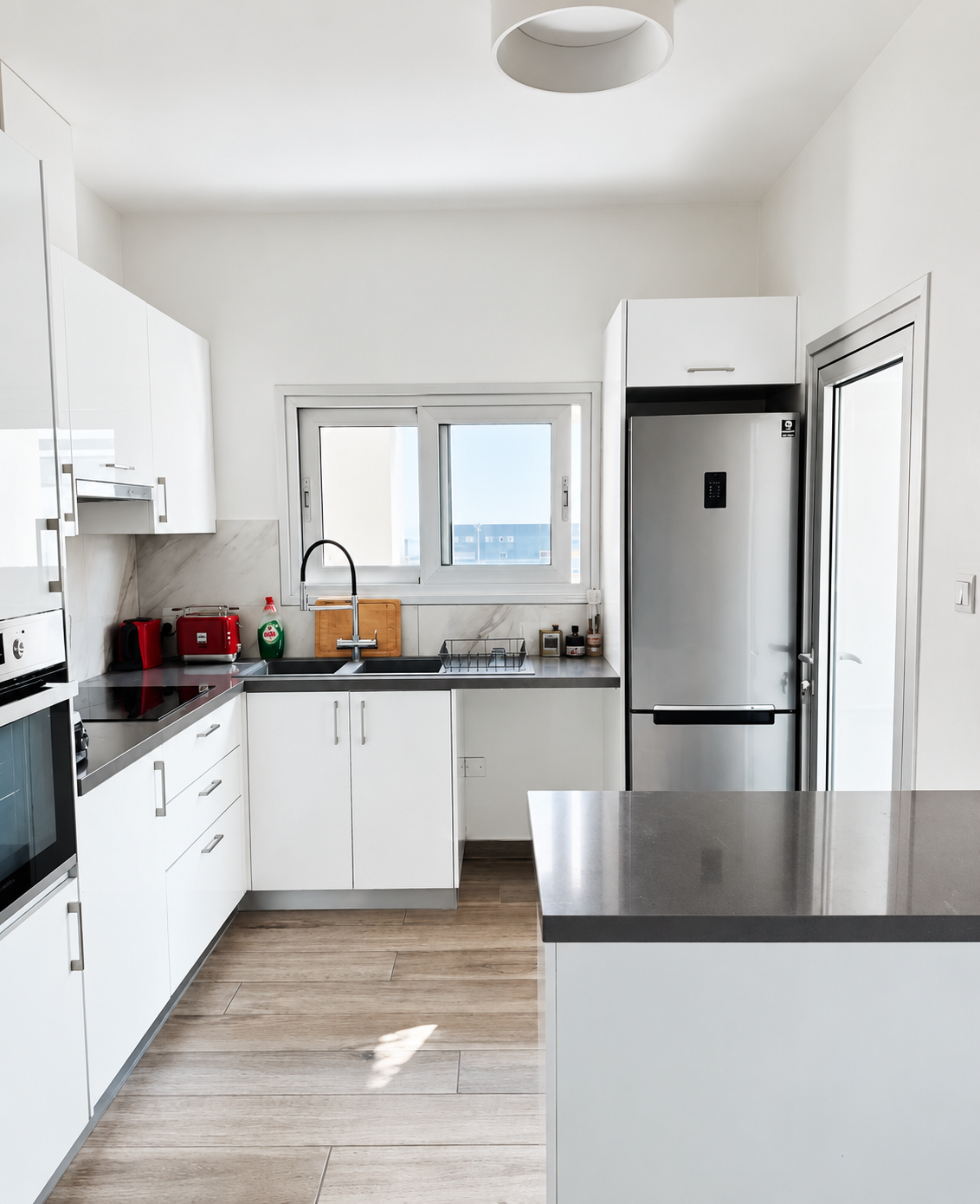For Sale , 3-Bedroom Penthouse in Mesa Geitonia , Limassol