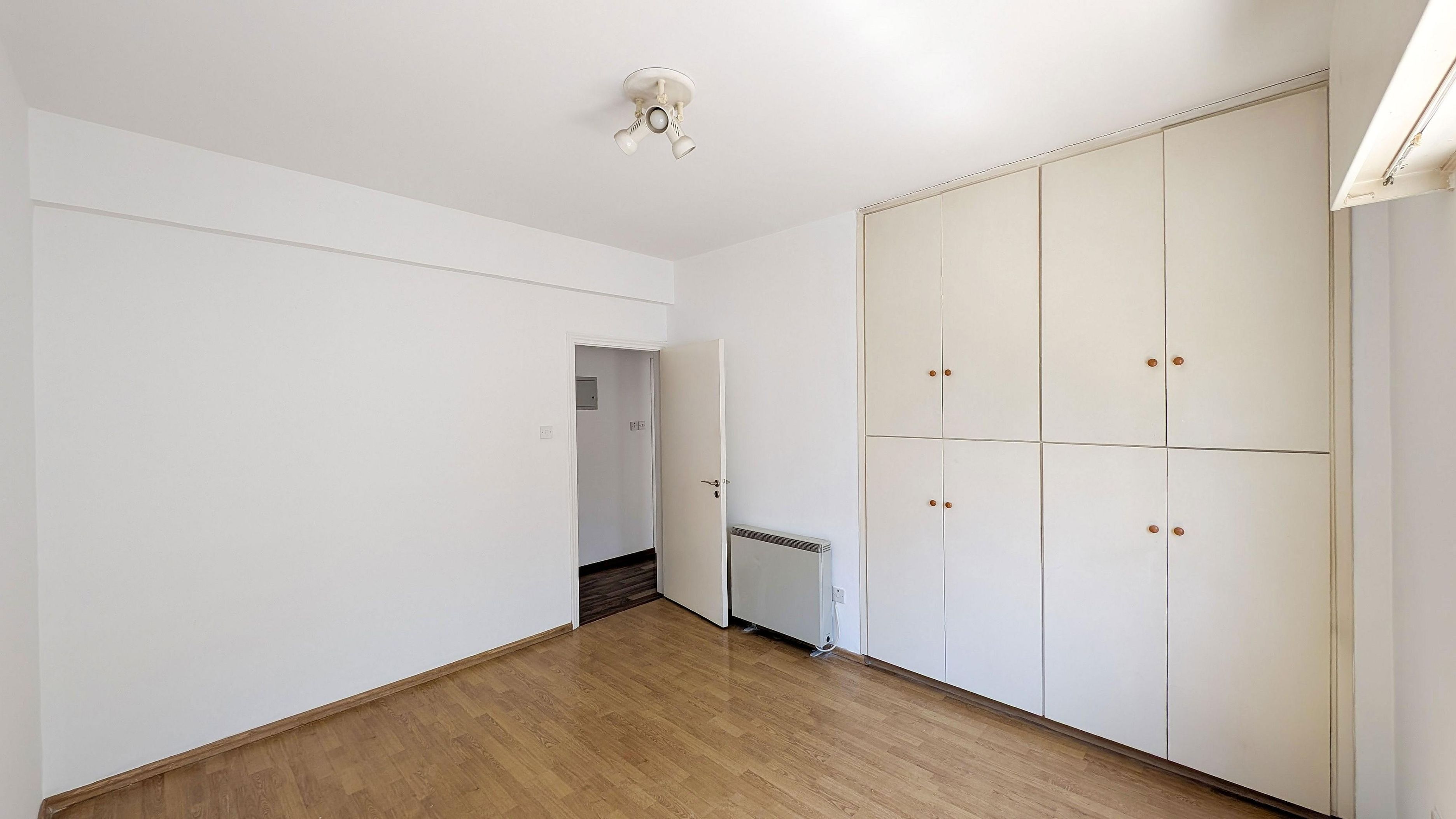 Three Bedroom Apartment in Agioi Omologites