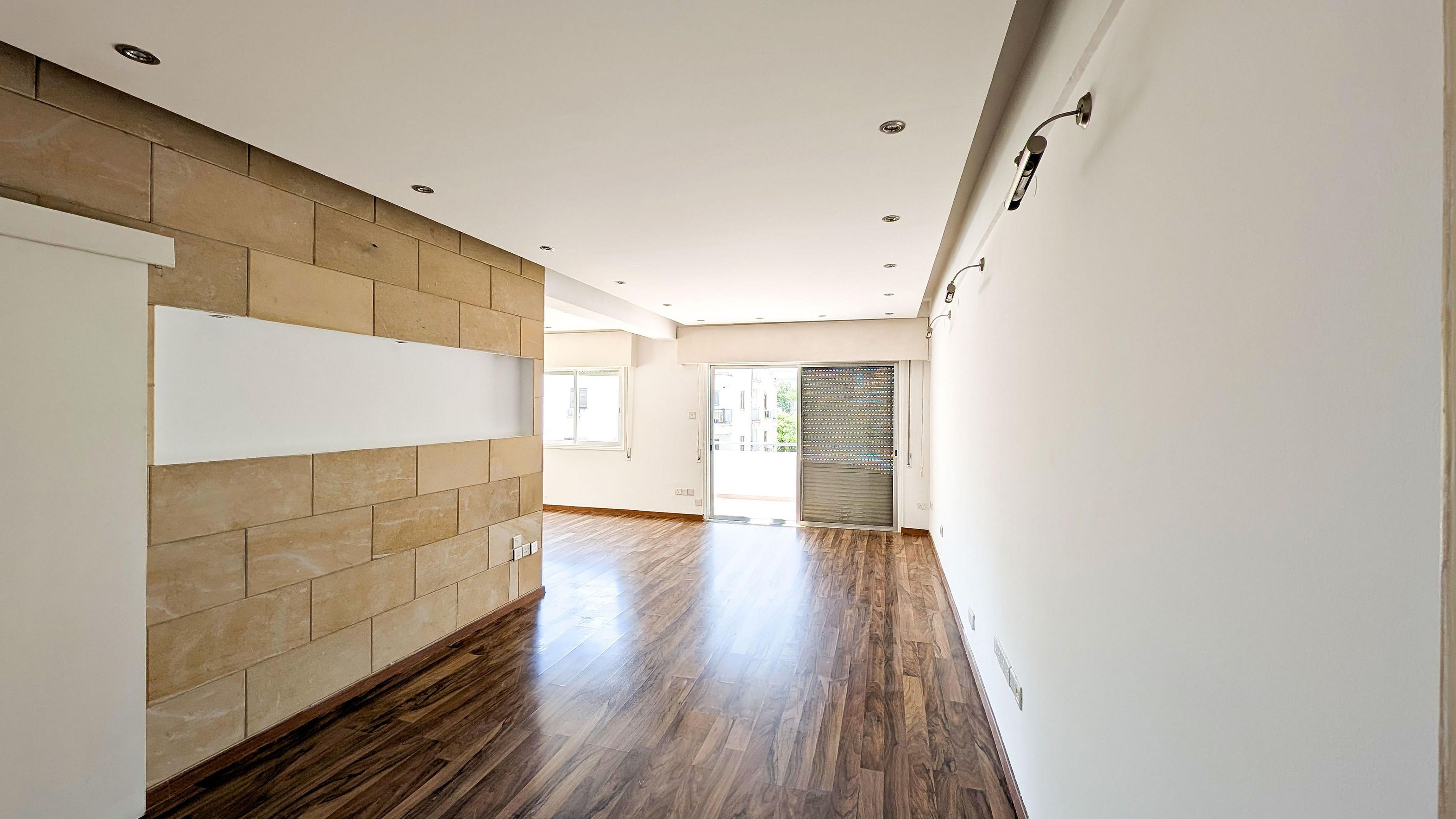 Three Bedroom Apartment in Agioi Omologites